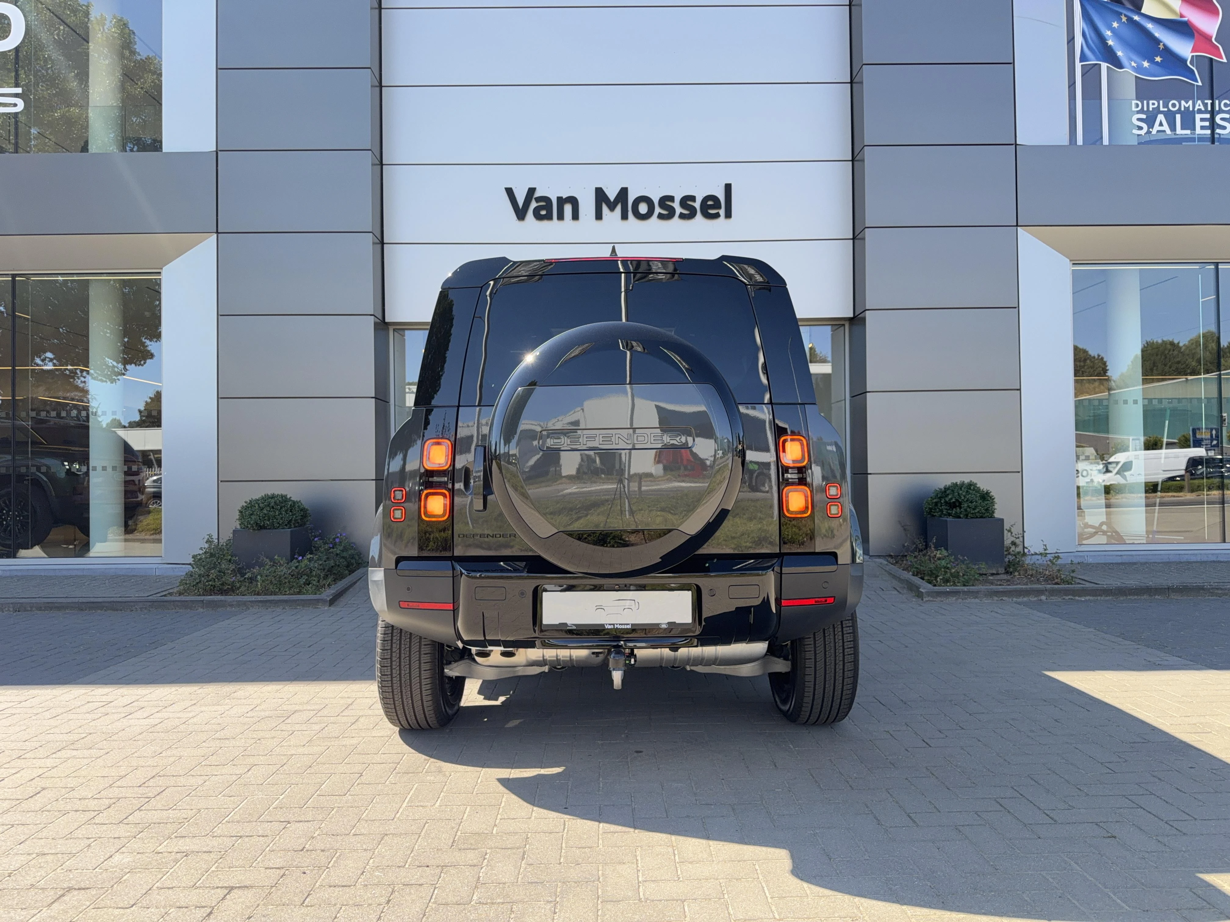 Land Rover-Defender-image-6