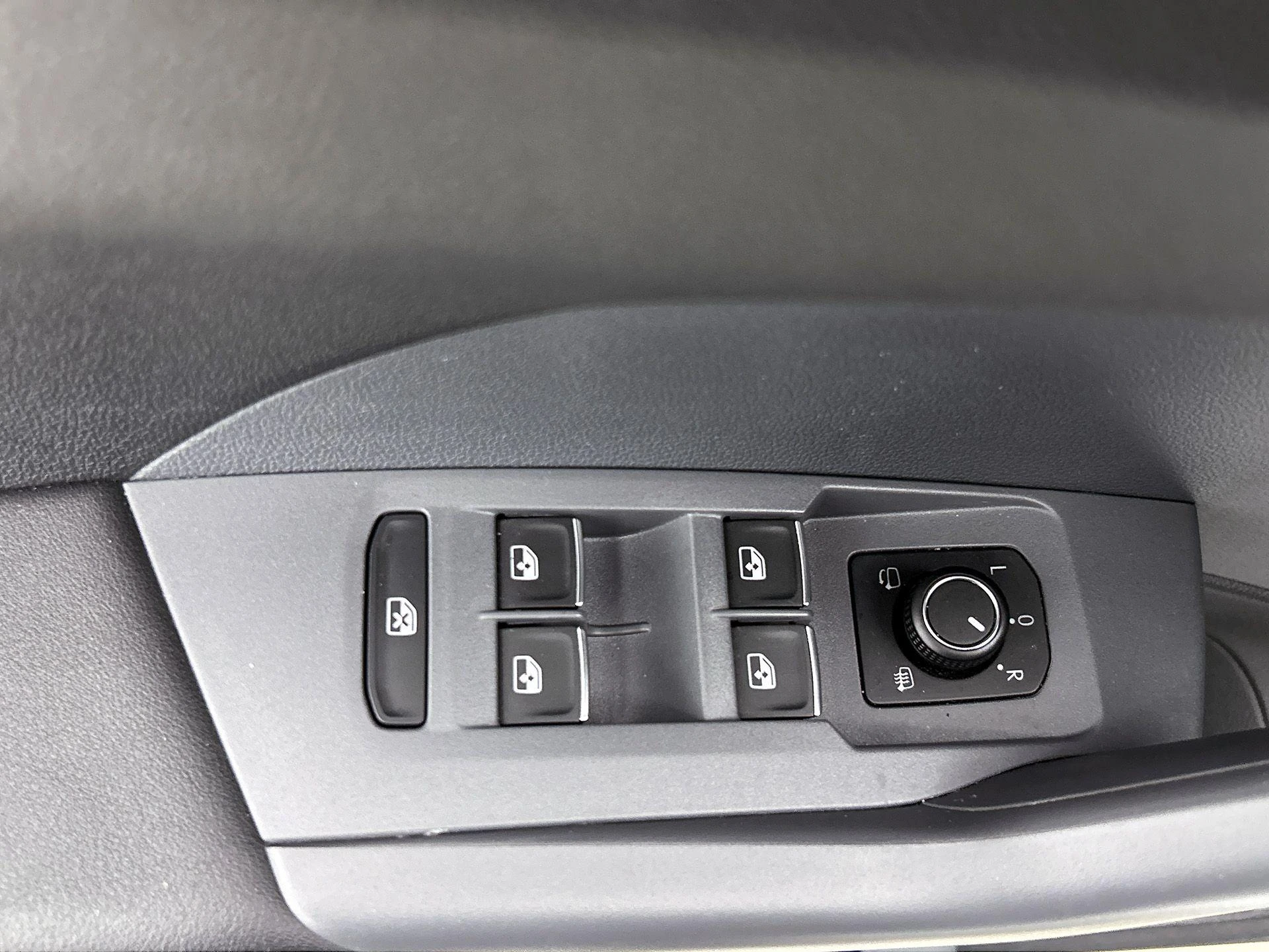 Volkswagen-T-Cross-image-28