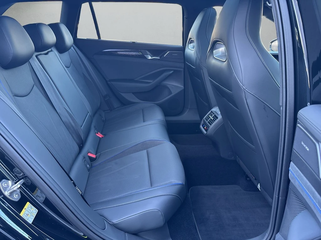 Volkswagen-Passat-image-11