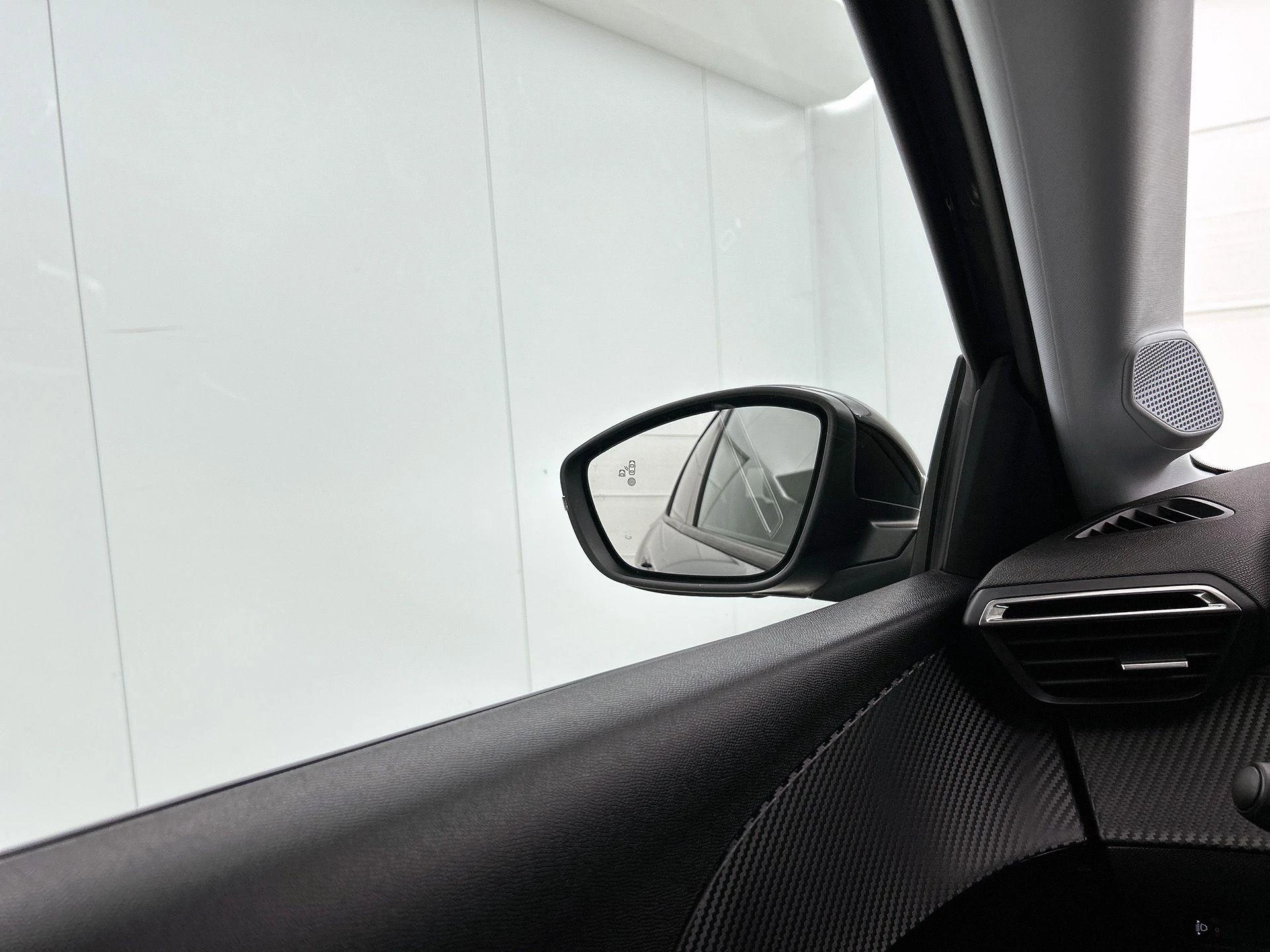 Peugeot-208-image-18