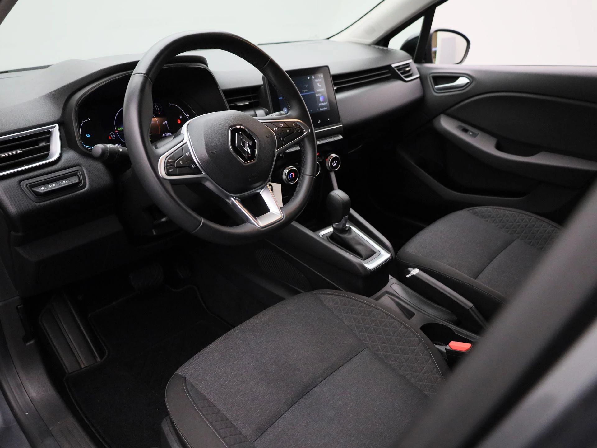 Renault-Clio-image-16