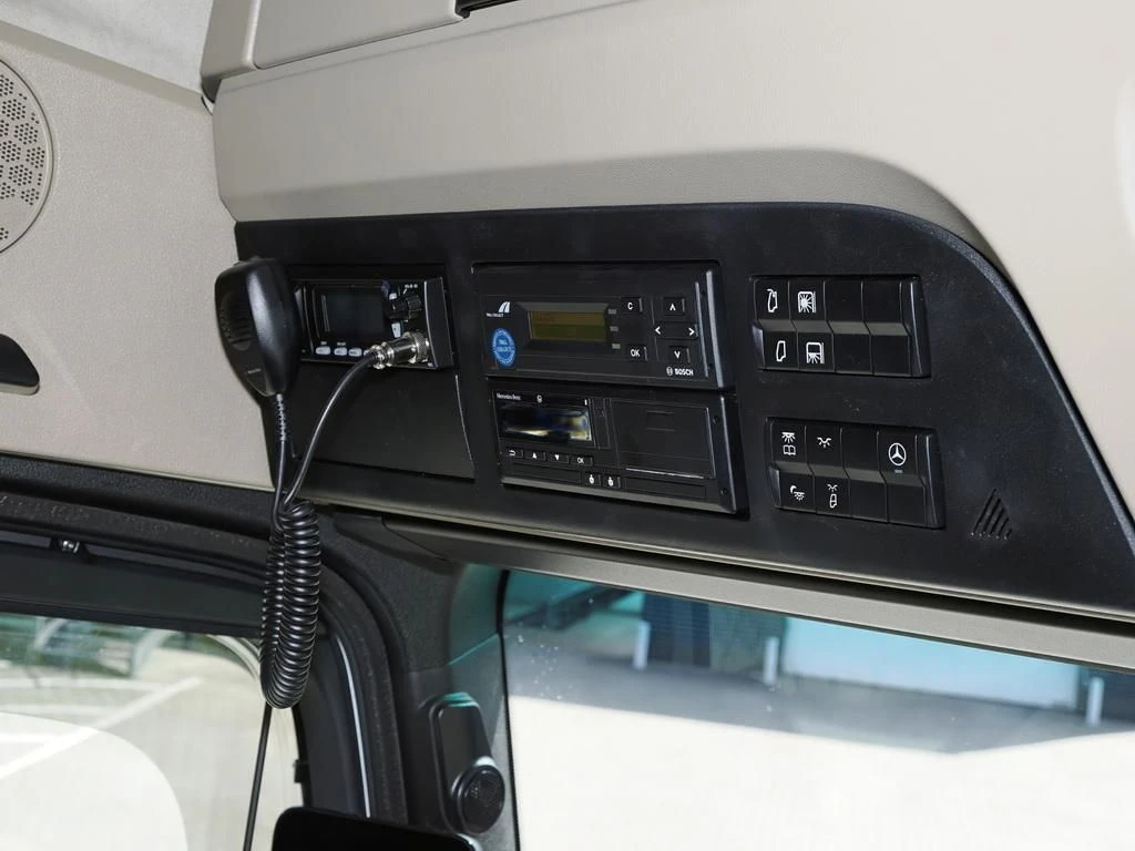 Mercedes-Benz-Actros-image-15
