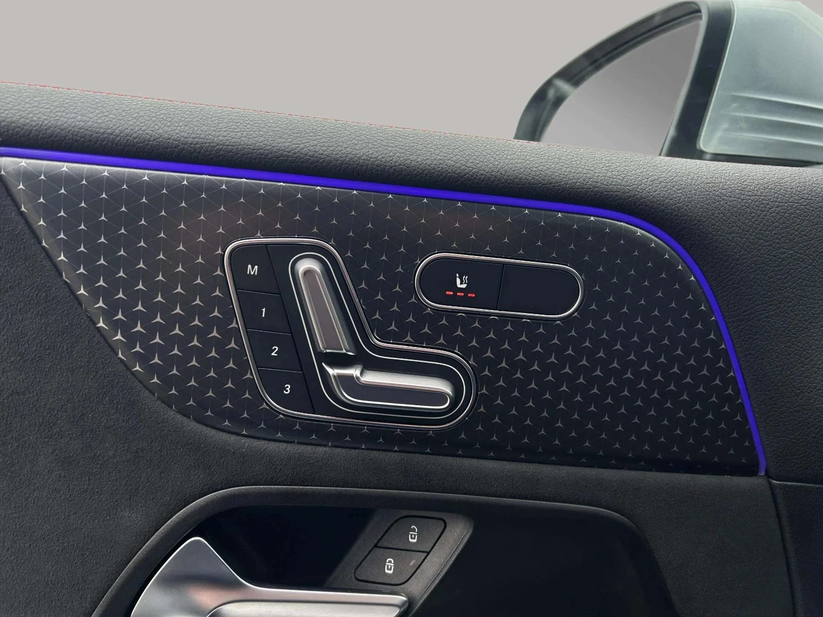 Mercedes-Benz-EQB-image-10