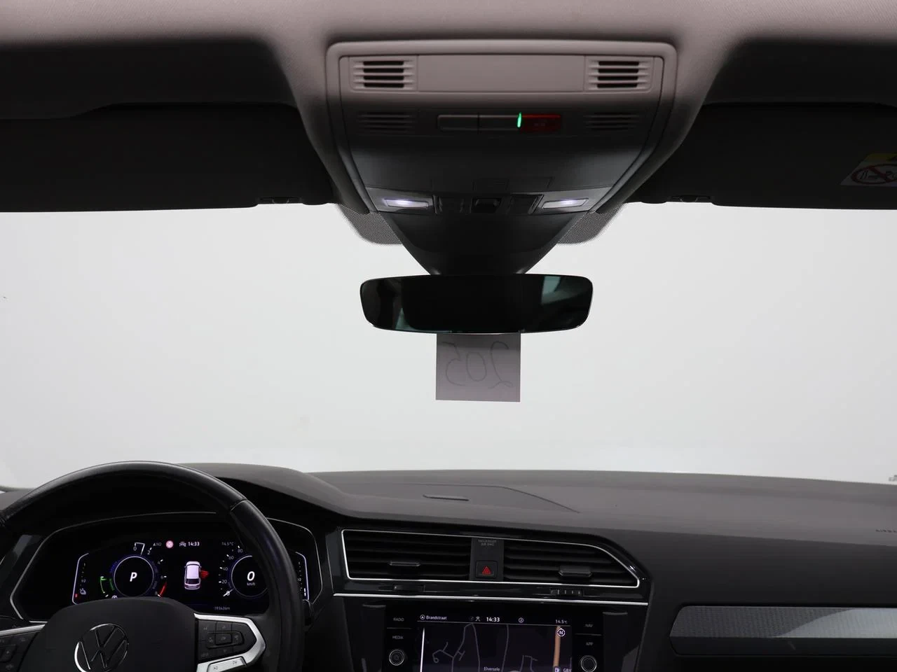 Volkswagen-Tiguan-image-25