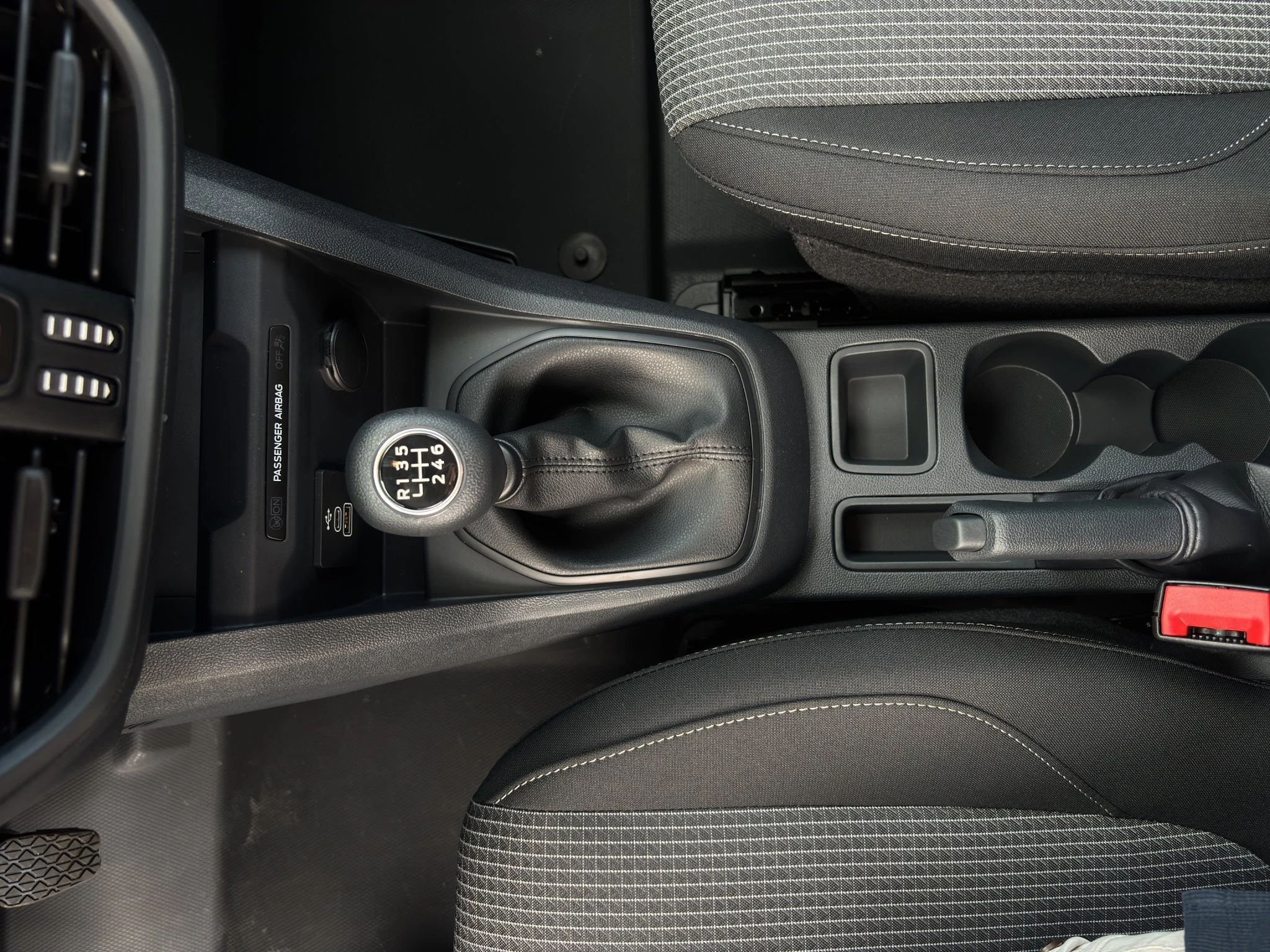 Ford-Transit Courier-image-22