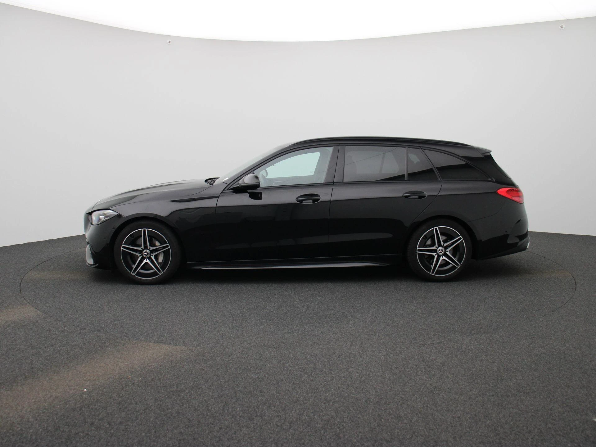 Mercedes-Benz-C-Klasse-image-3