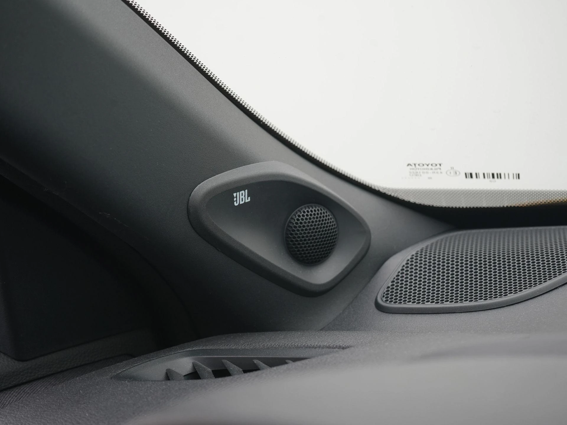 Toyota-Yaris Cross-image-32
