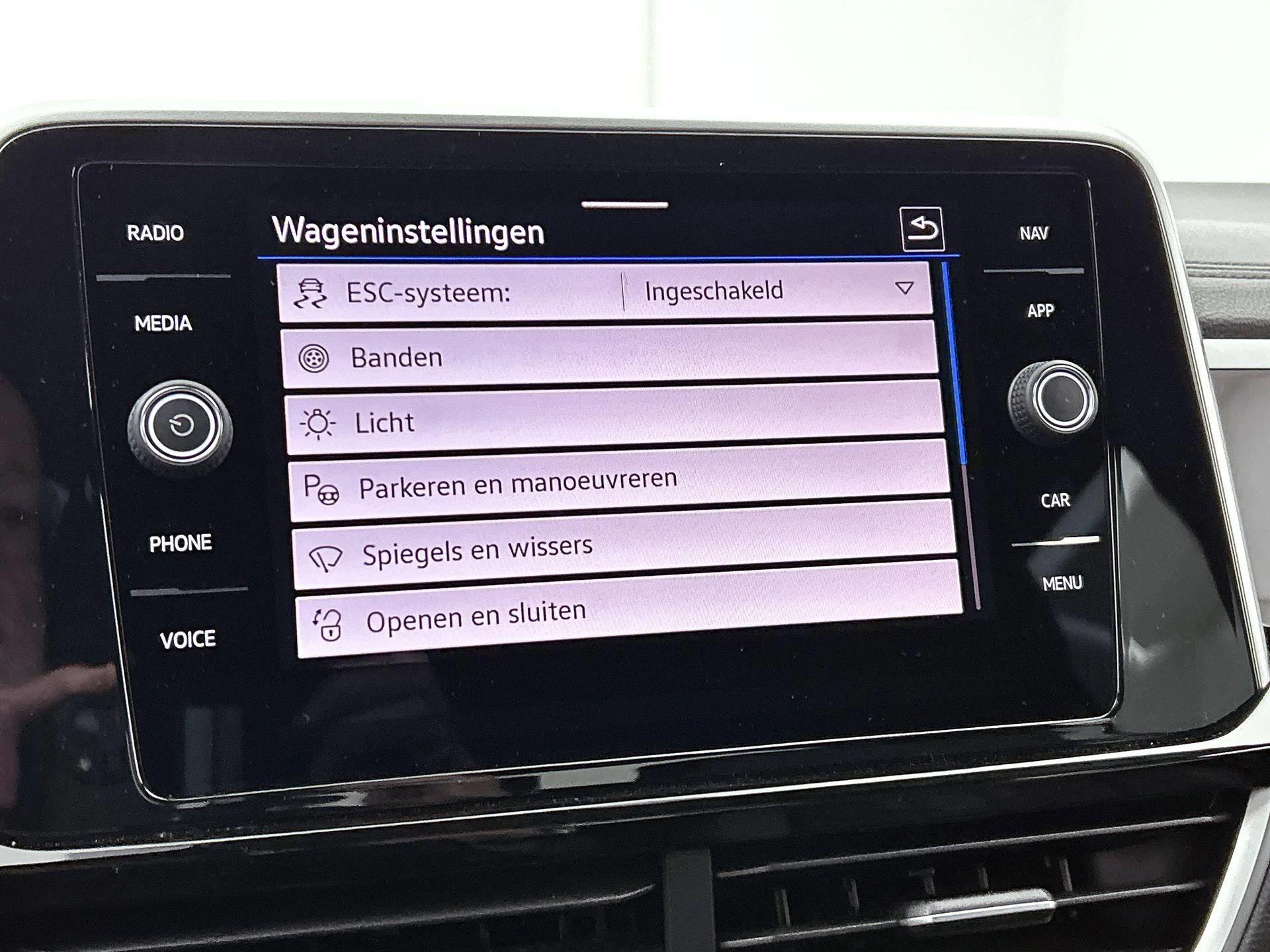 Volkswagen-T-Roc-image-9