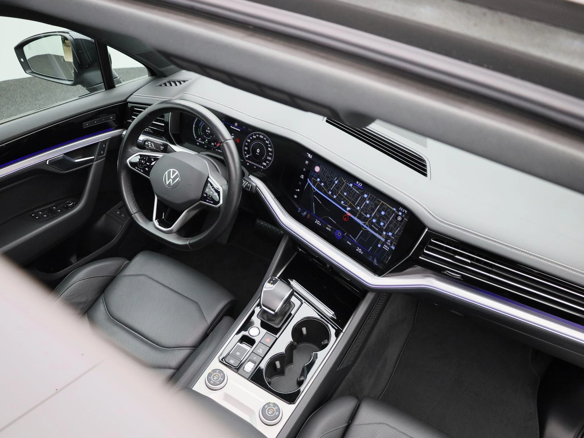 Volkswagen-Touareg-image-45