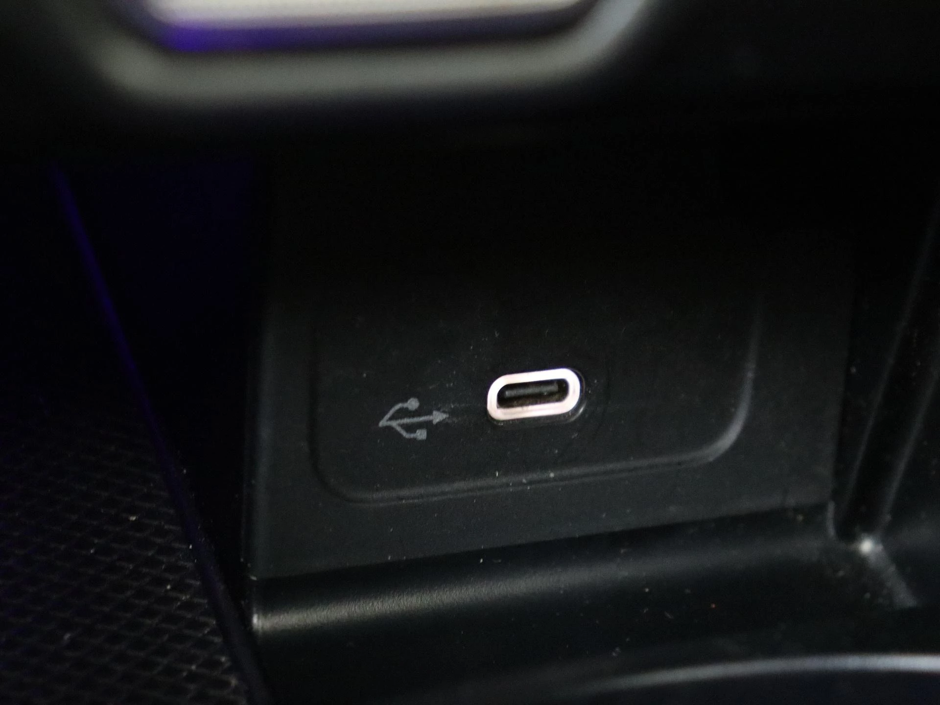 Mercedes-Benz-C-Klasse-image-23