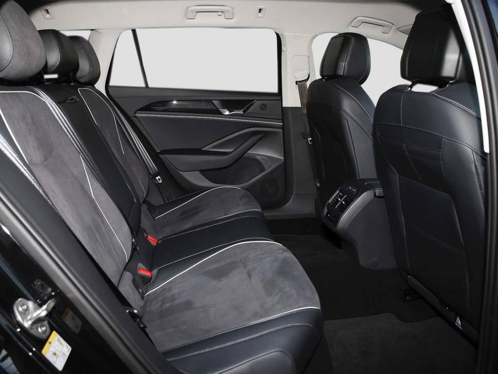 Volkswagen Passat Variant 1.5eTSI DSG Business AHK/Navi/RFK