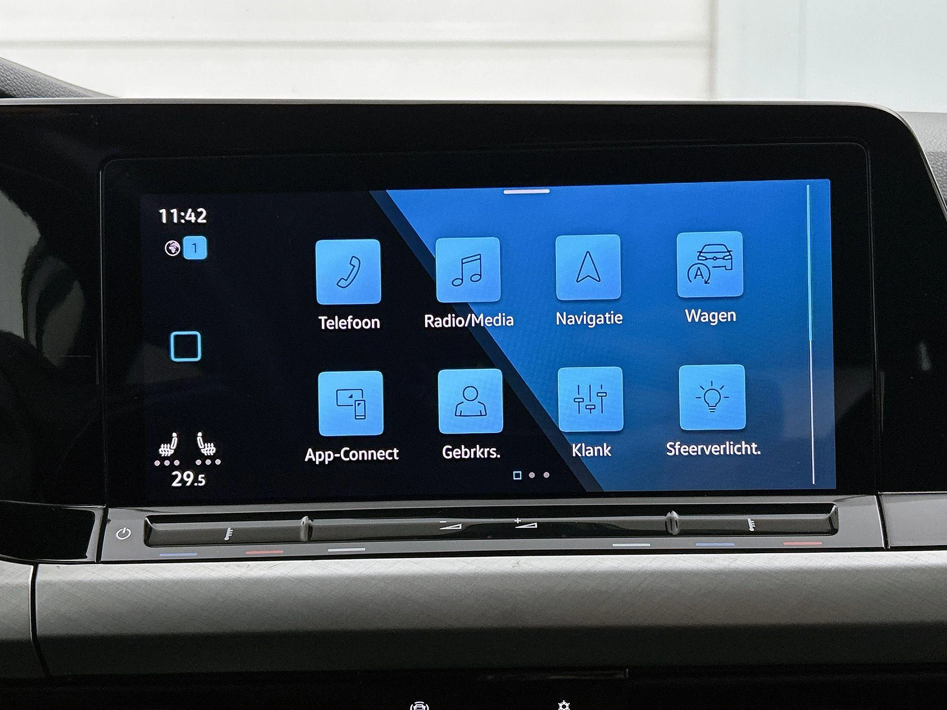 Volkswagen-Golf-image-27