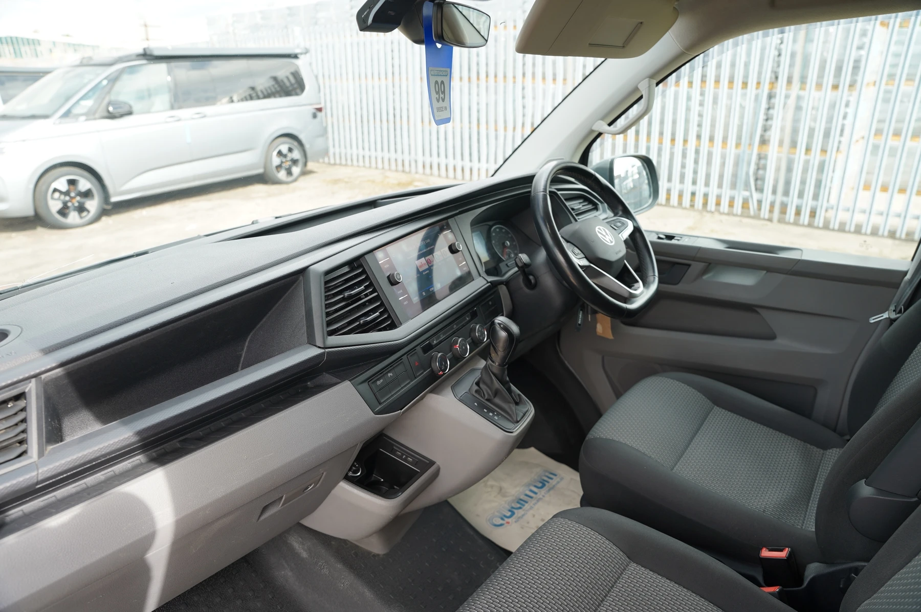 Volkswagen-Transporter-image-1