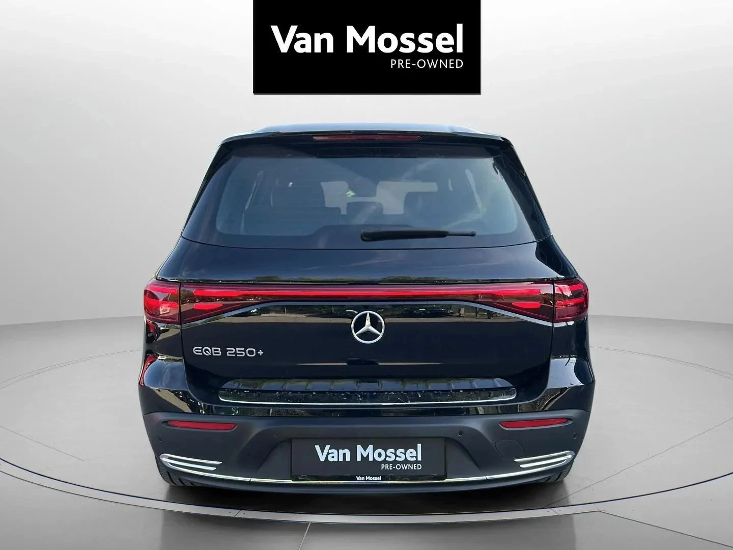 Mercedes-Benz-EQB-image-5