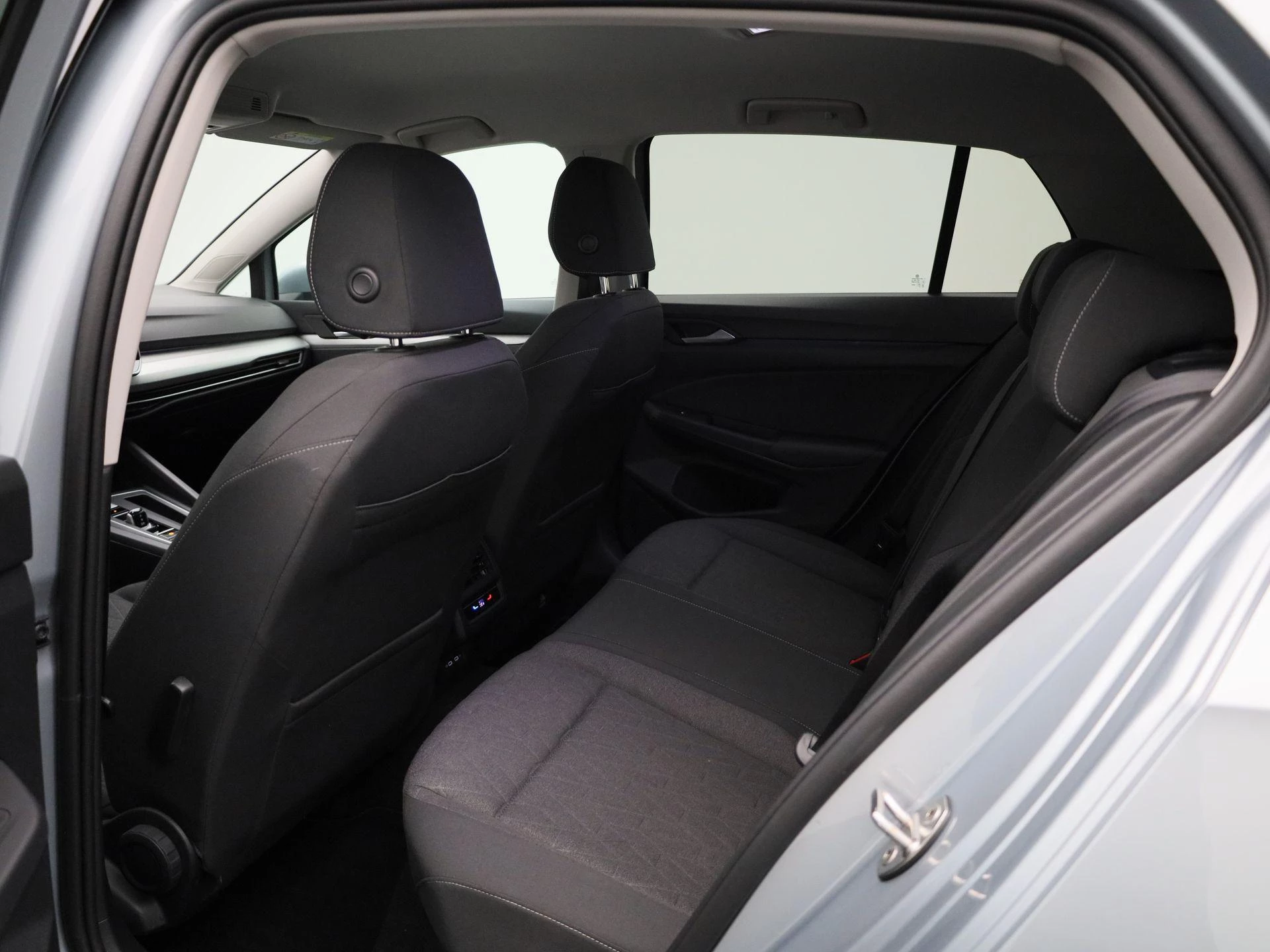 Volkswagen-Golf-image-9