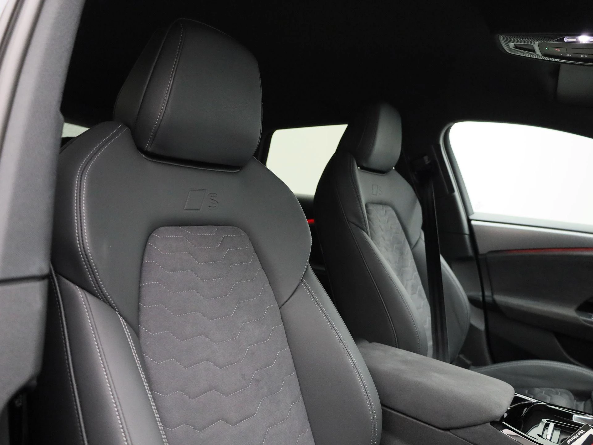 Audi-A6 Avant e-tron-image-50