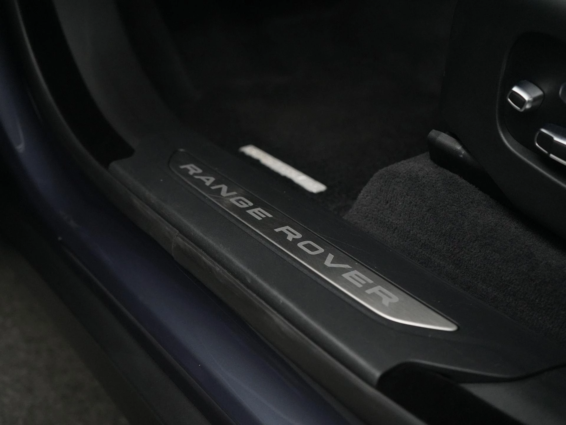 Land Rover-Range Rover Velar-image-37