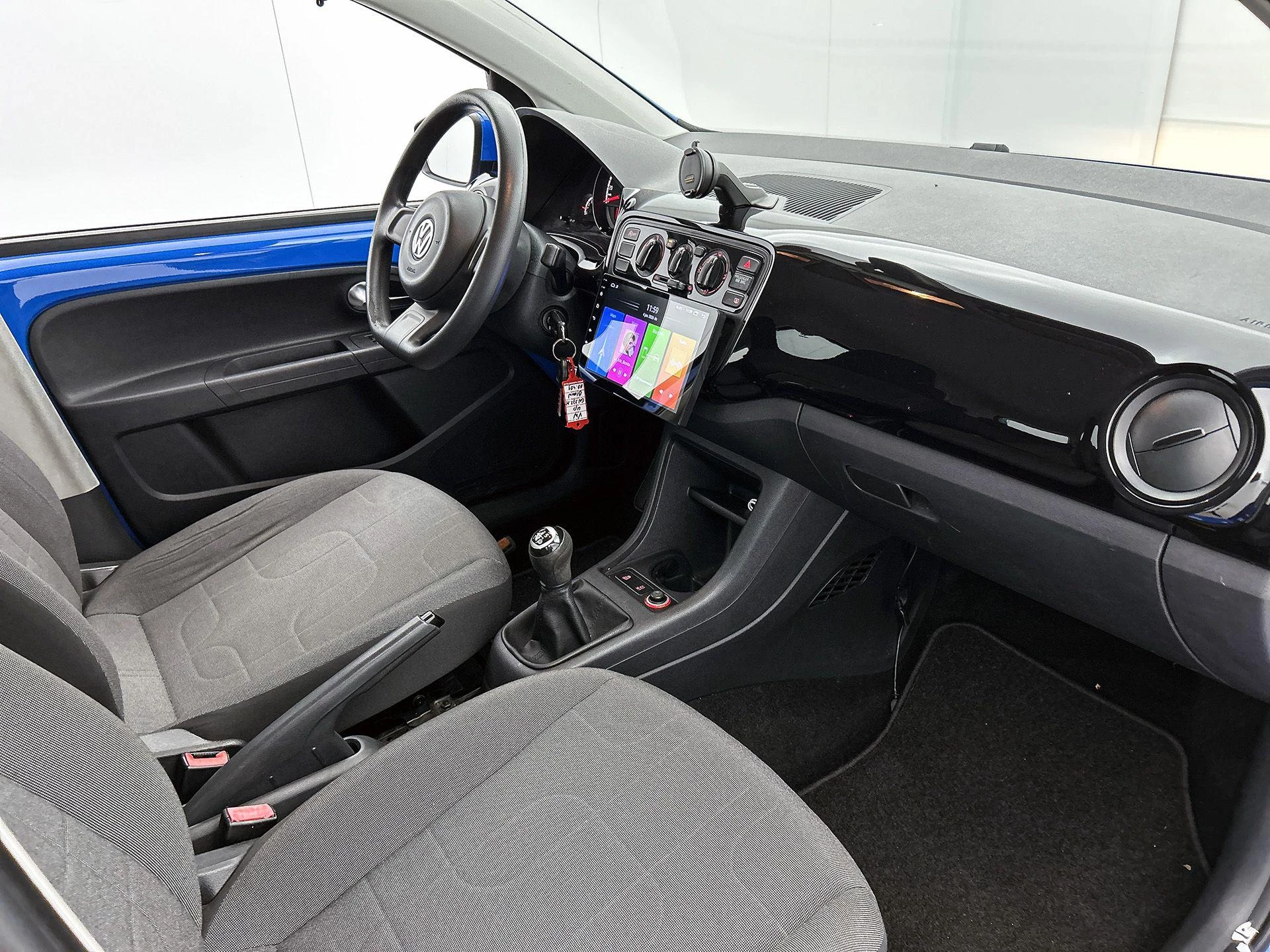 Volkswagen-up!-image-19