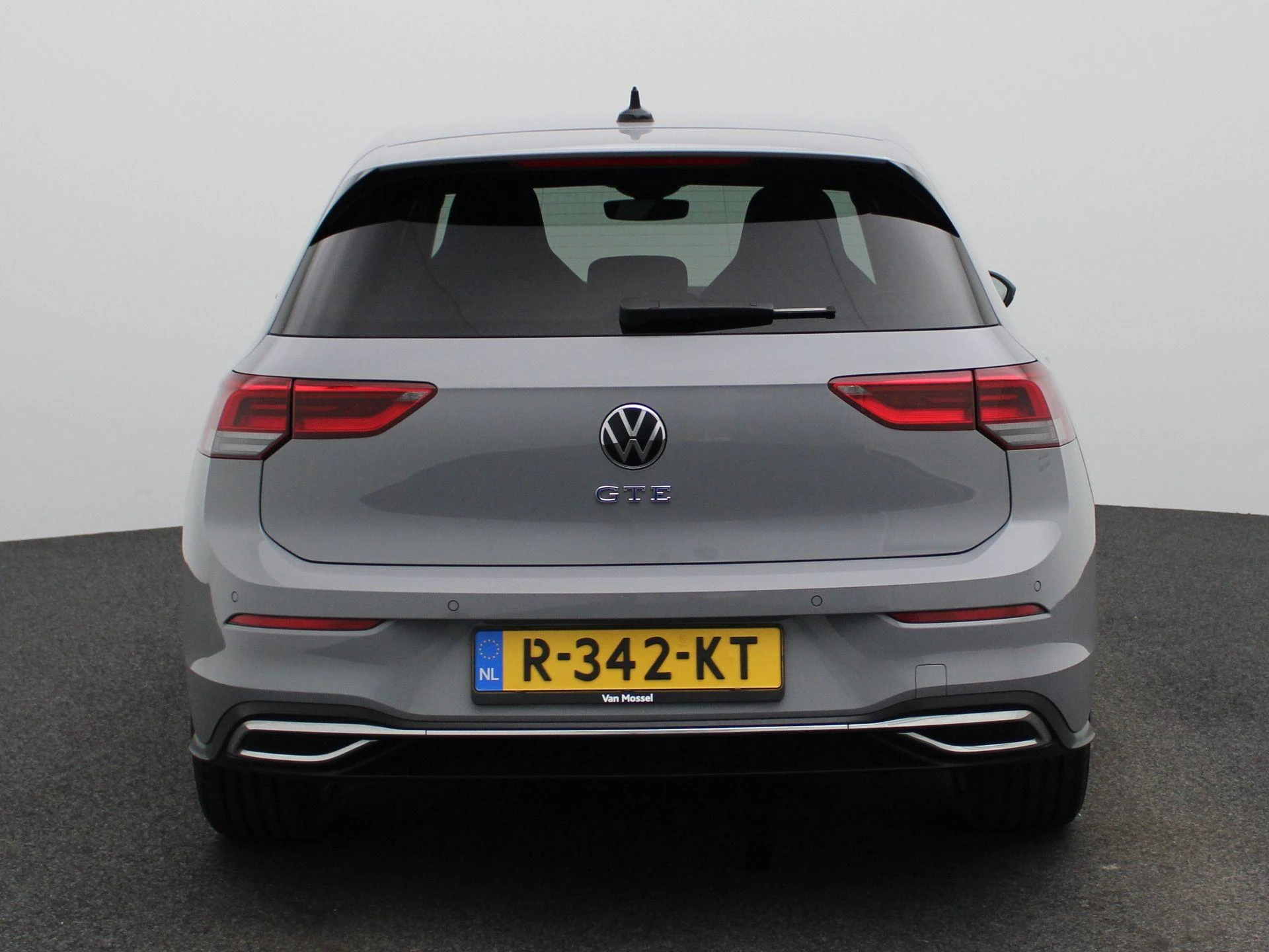 Volkswagen-Golf-image-4