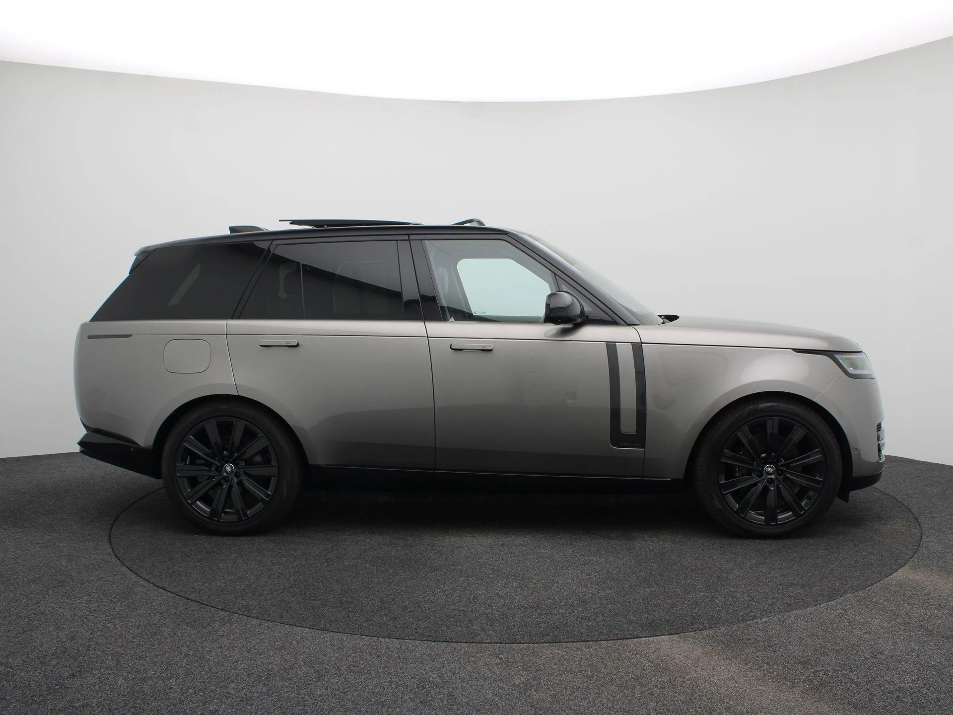 Land Rover-Range Rover-image-5