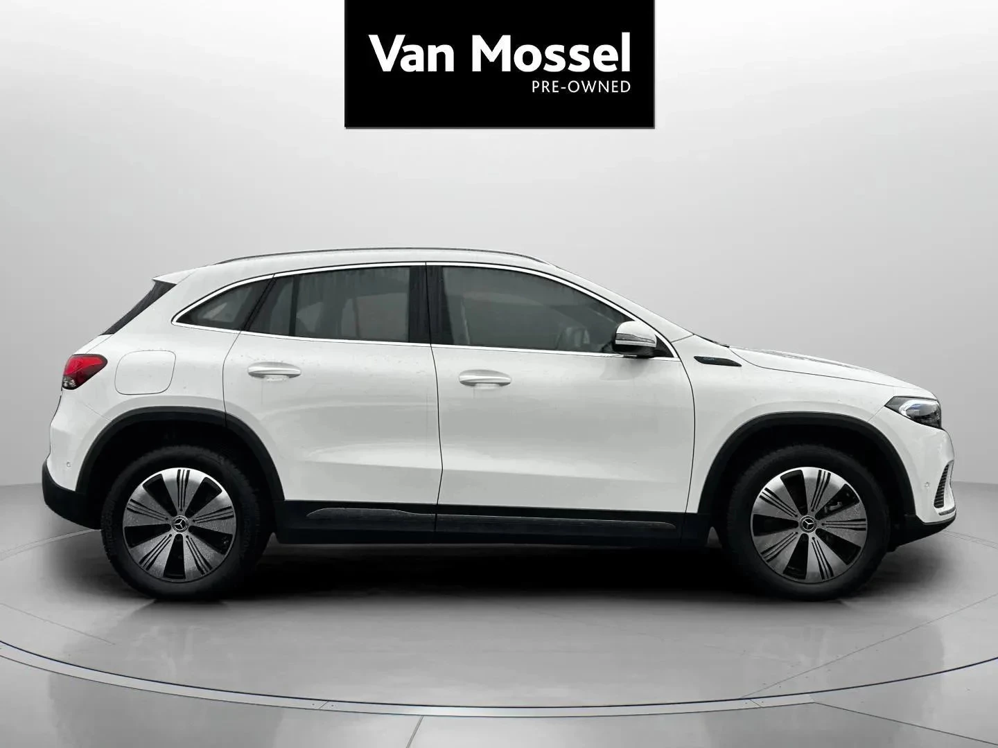 Mercedes-Benz-EQA-image-3