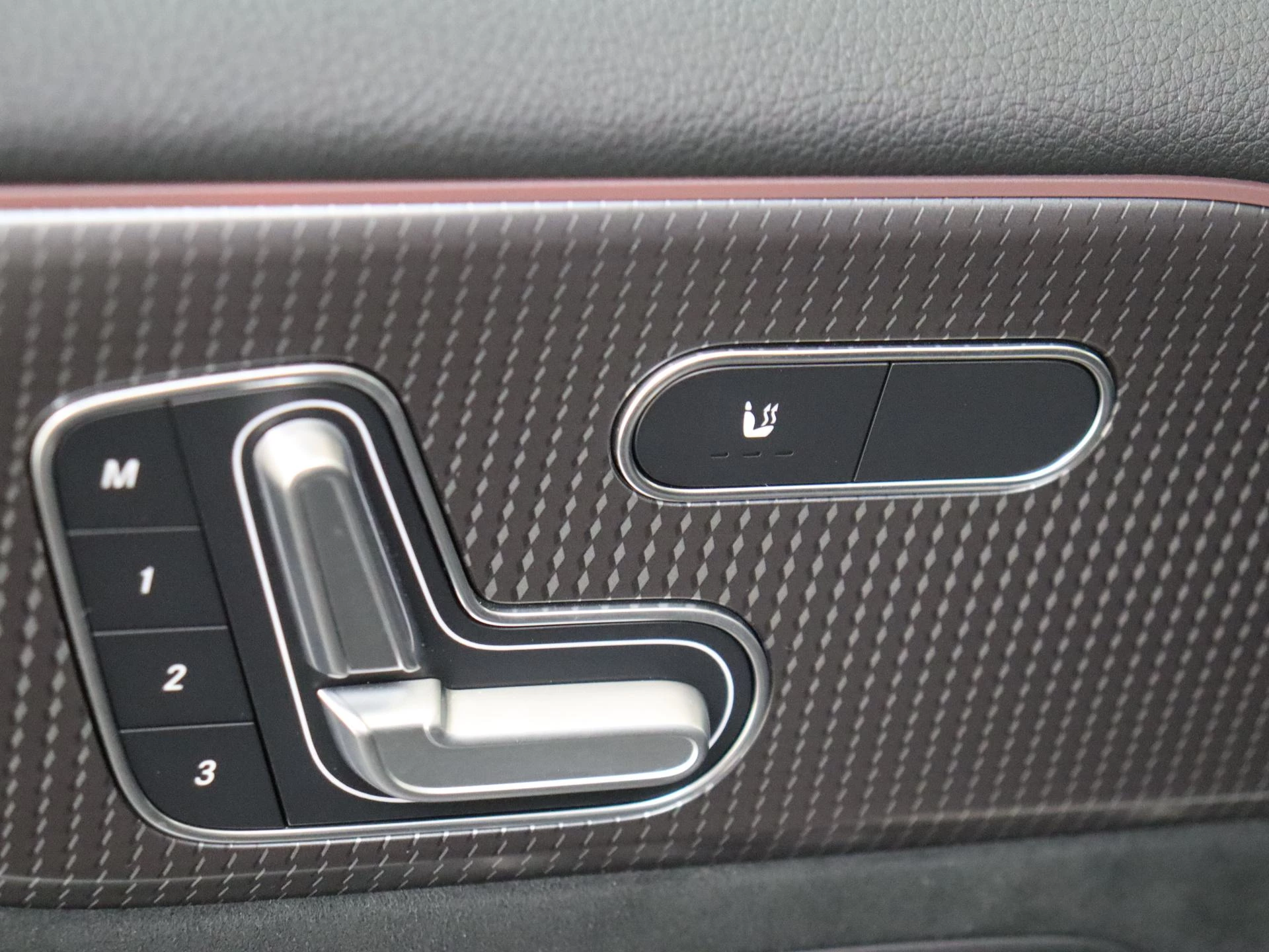 Mercedes-Benz-EQB-image-26