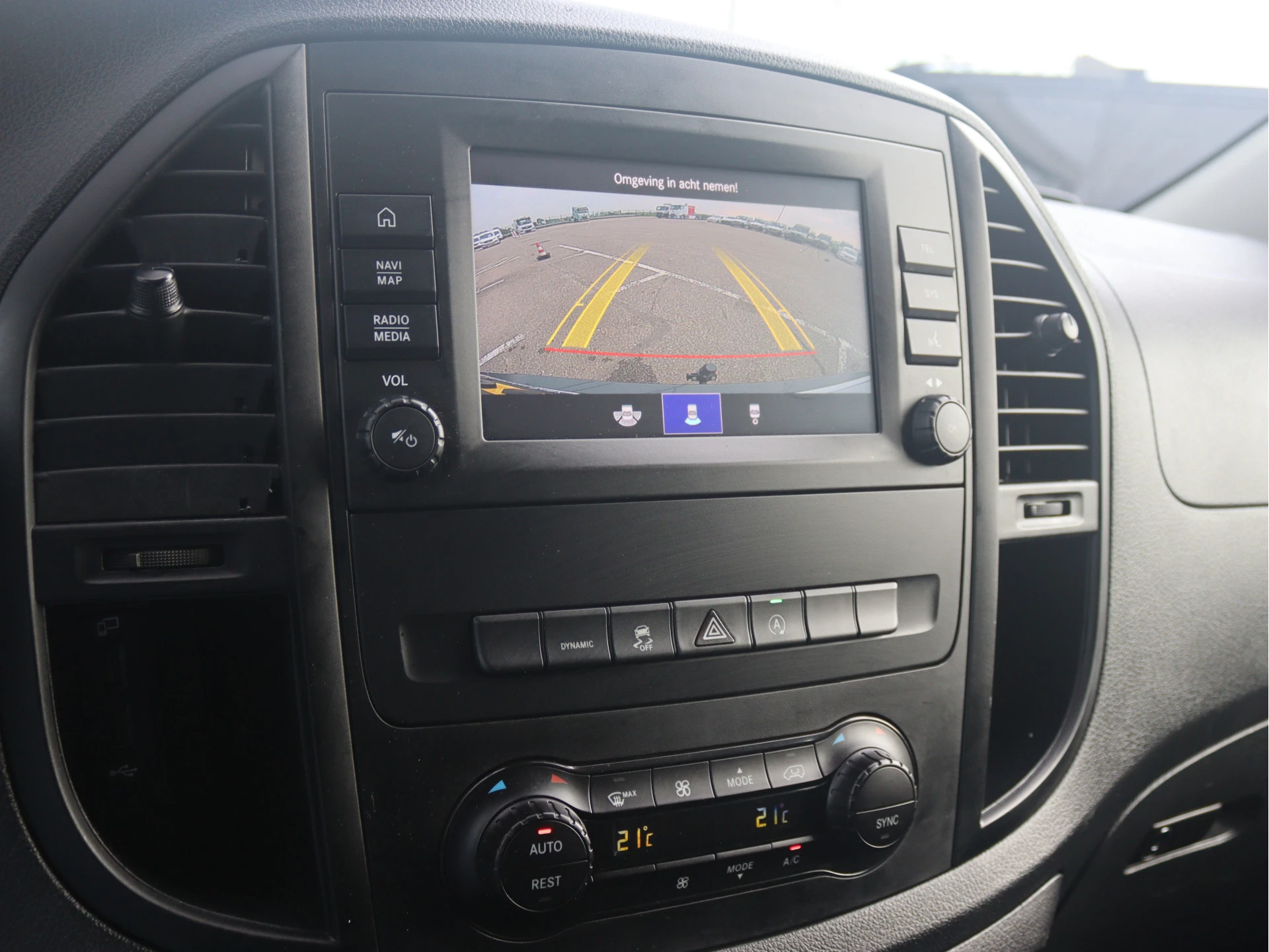 Mercedes-Benz-Vito-image-10