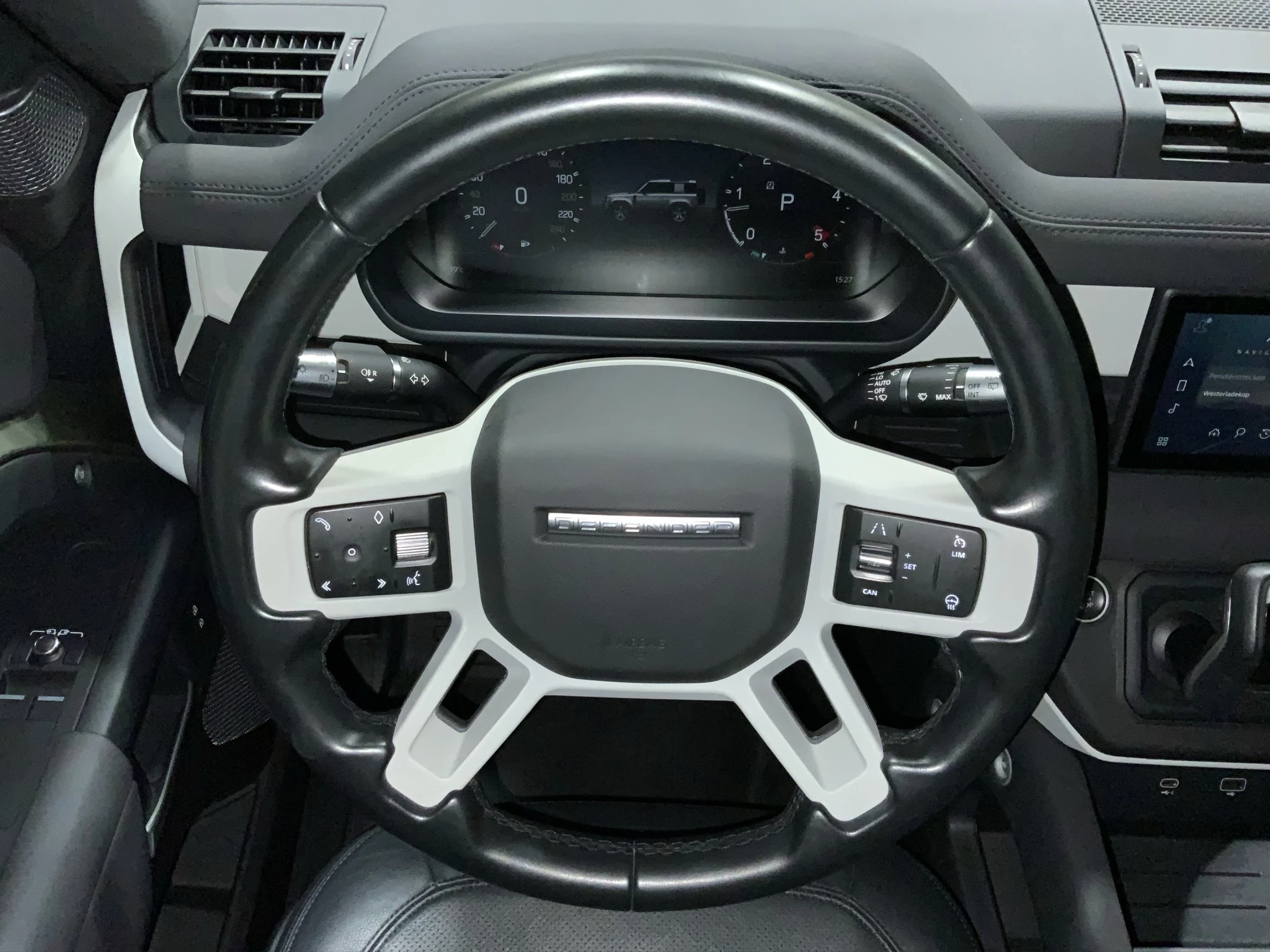 Land Rover-Defender-image-9