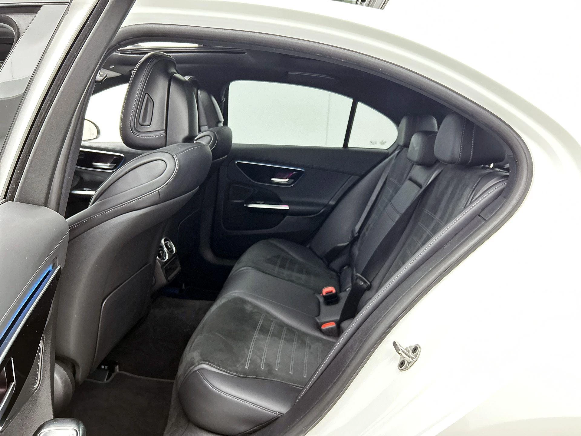 Mercedes-Benz-C-Klasse-image-27