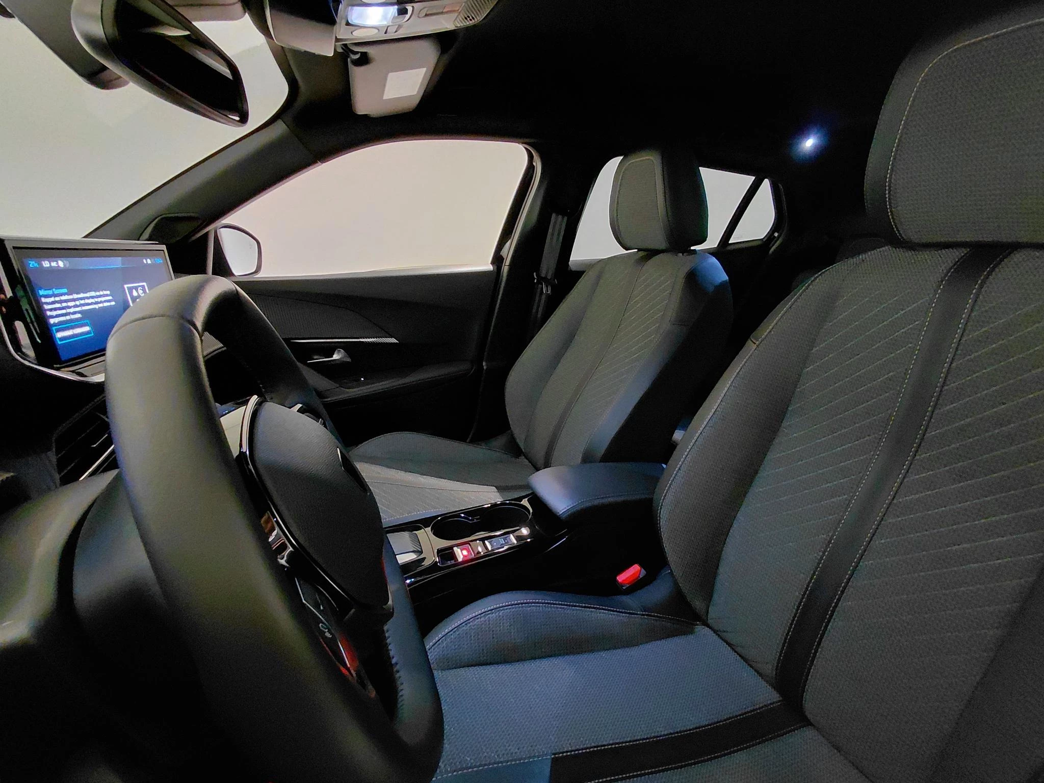 Peugeot-e-2008-image-18