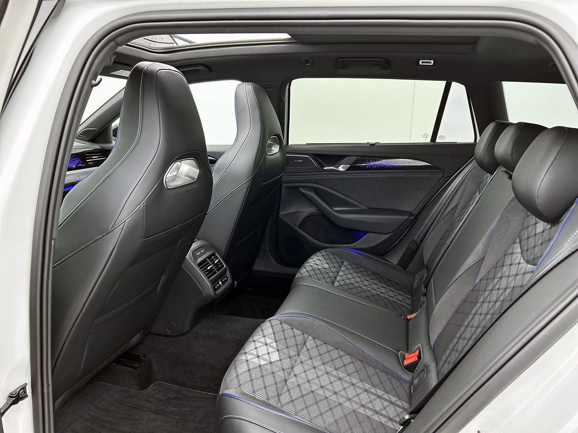 Volkswagen Passat Variant 1.5 eTSI Business