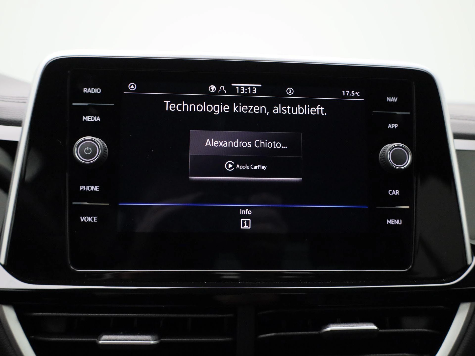 Volkswagen-T-Roc-image-27