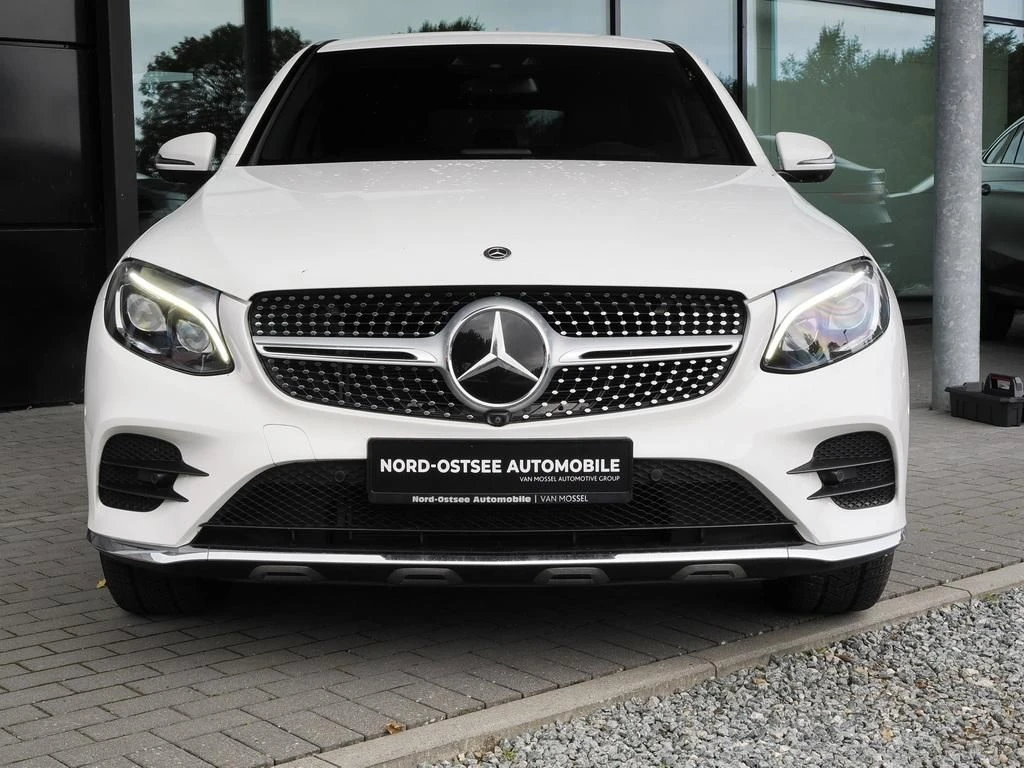 Mercedes-Benz-GLC 220 d-image-3
