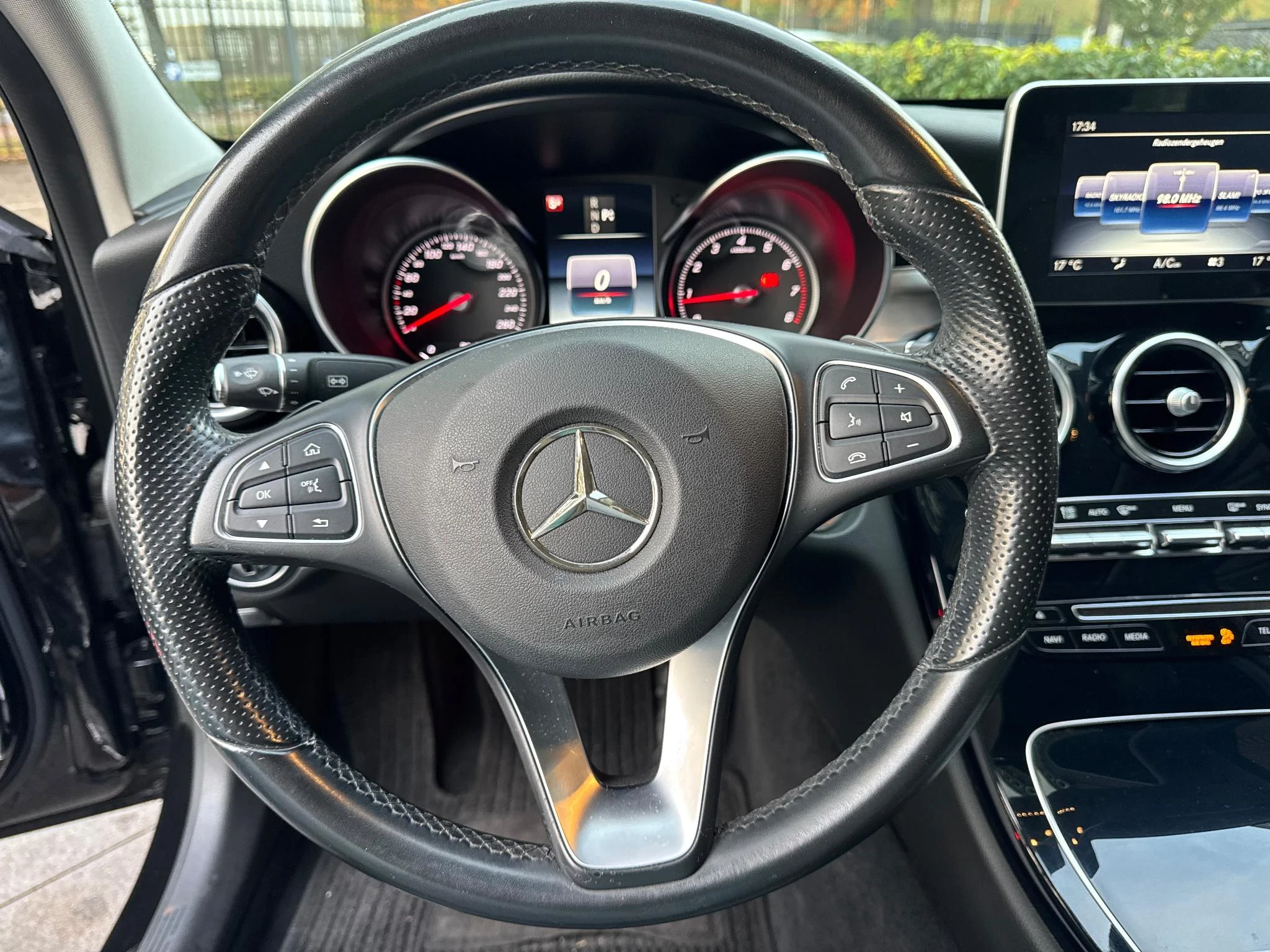 Mercedes-Benz-C-Klasse-image-1