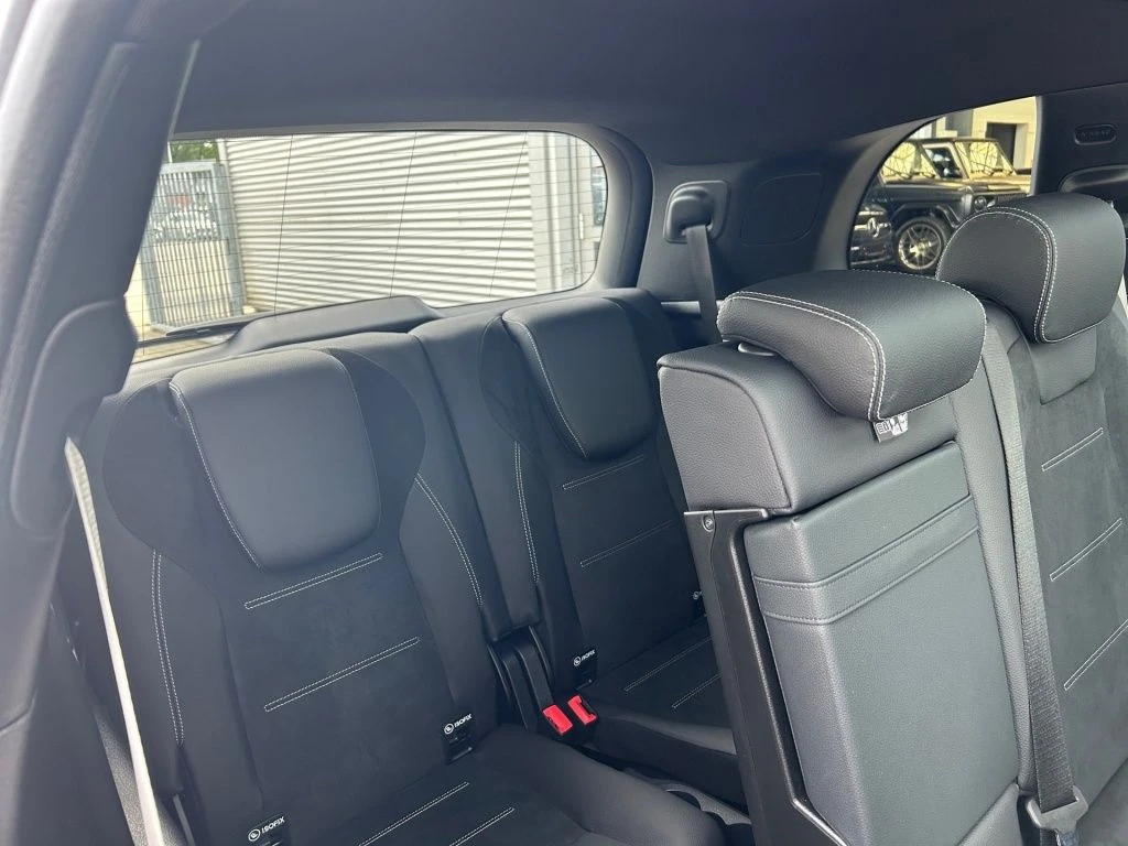 Mercedes-Benz-GLB 200-image-17