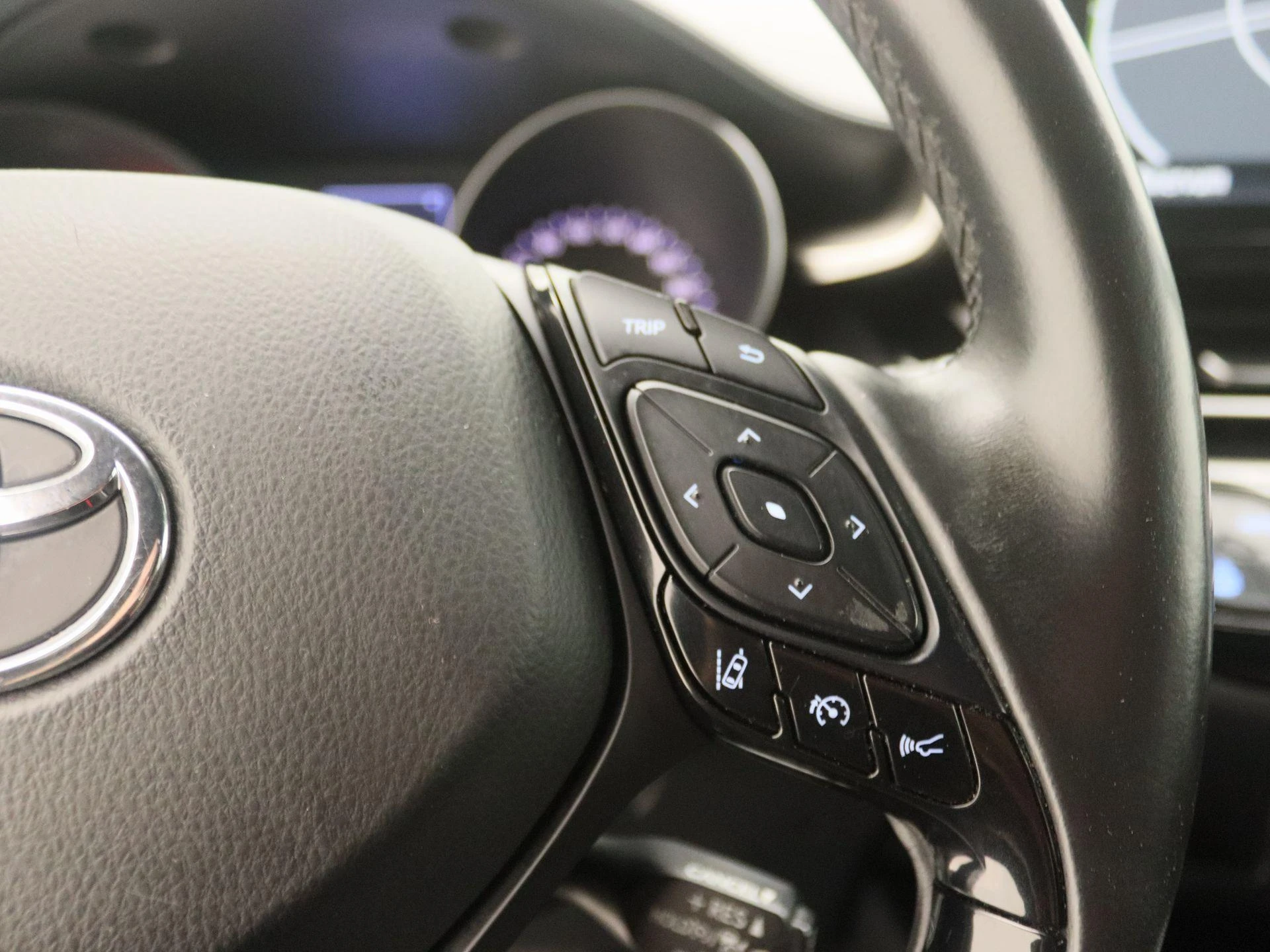 Toyota-C-HR-image-17