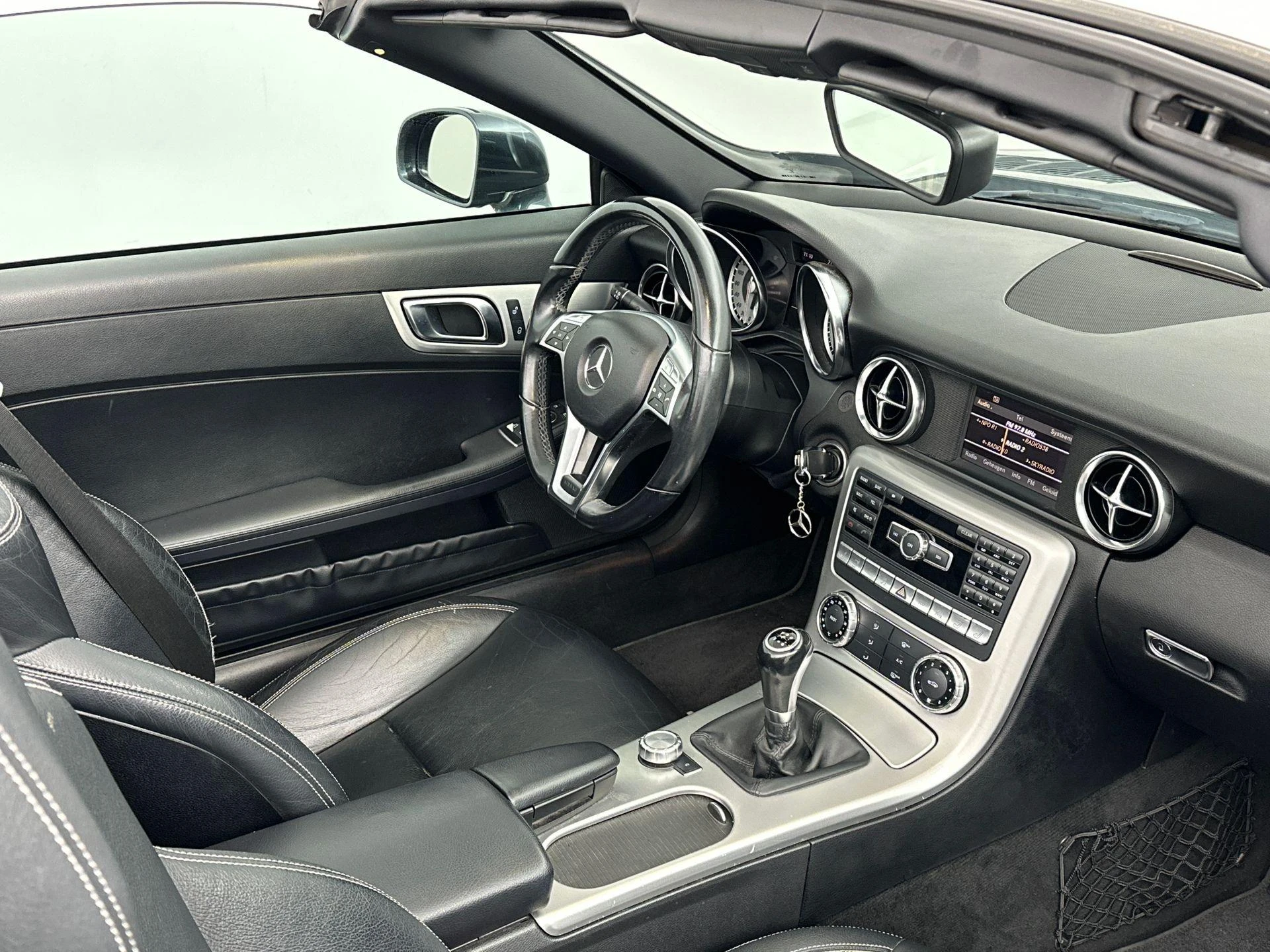 Mercedes-Benz-SLK-image-19