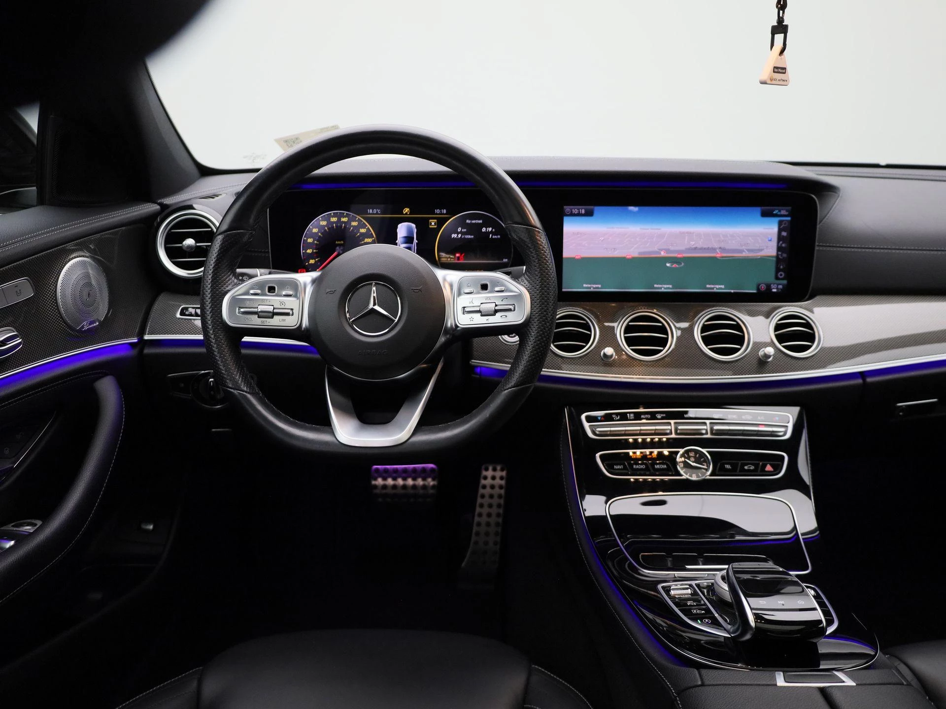 Mercedes-Benz-E-Klasse-image-6