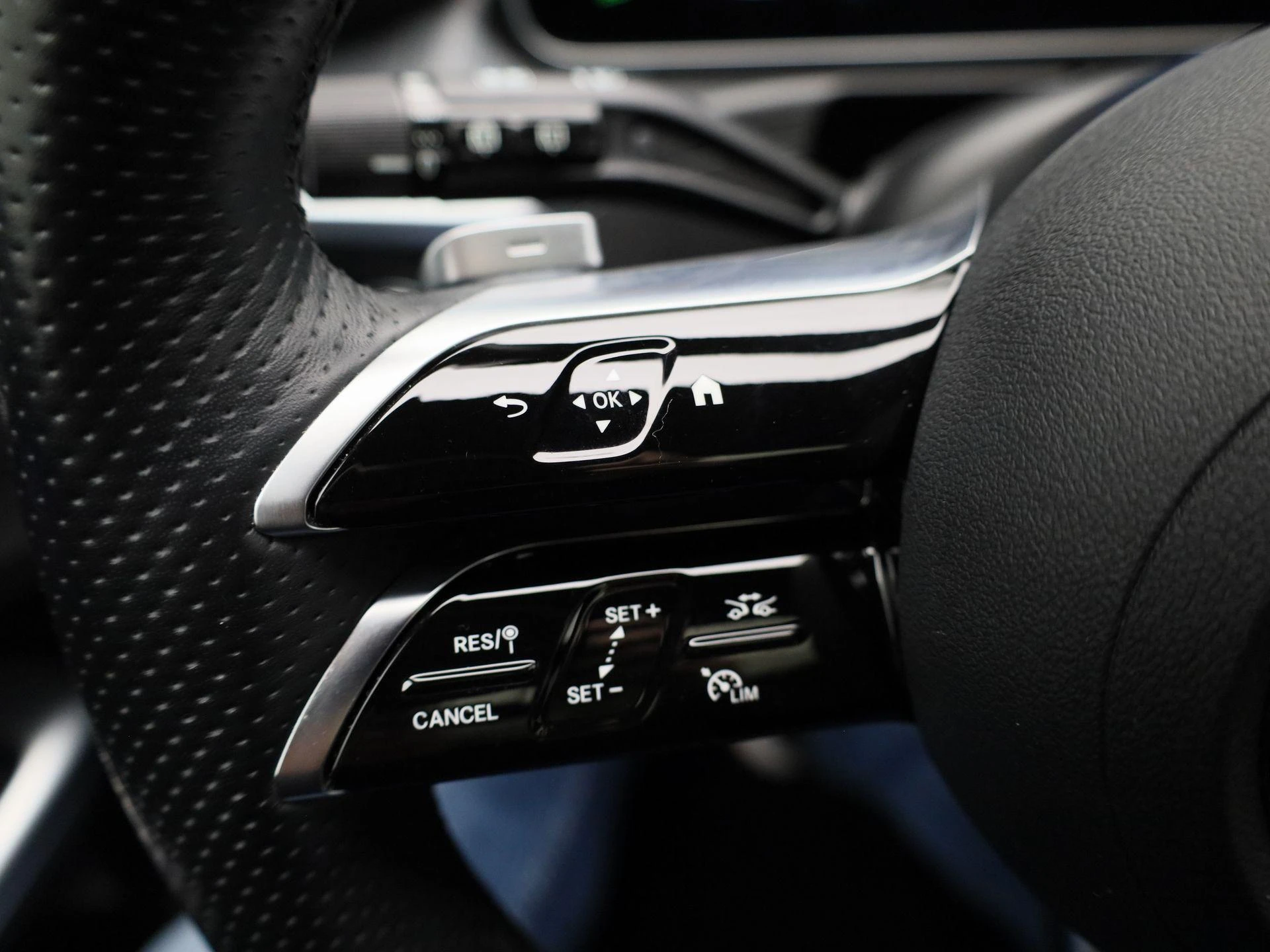 Mercedes-Benz-C-Klasse-image-19
