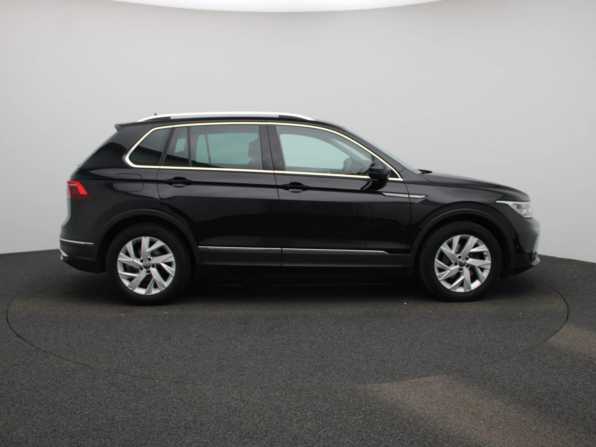 Volkswagen-Tiguan-image-5