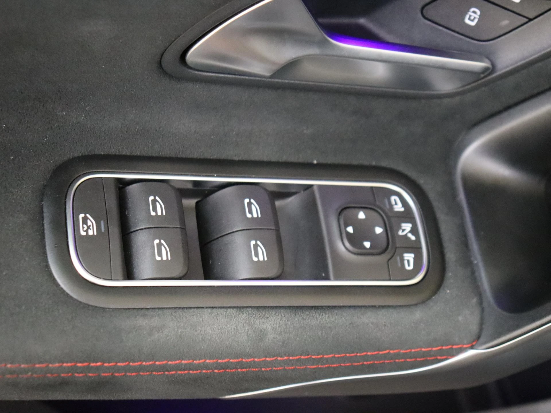 Mercedes-Benz-CLA-image-26