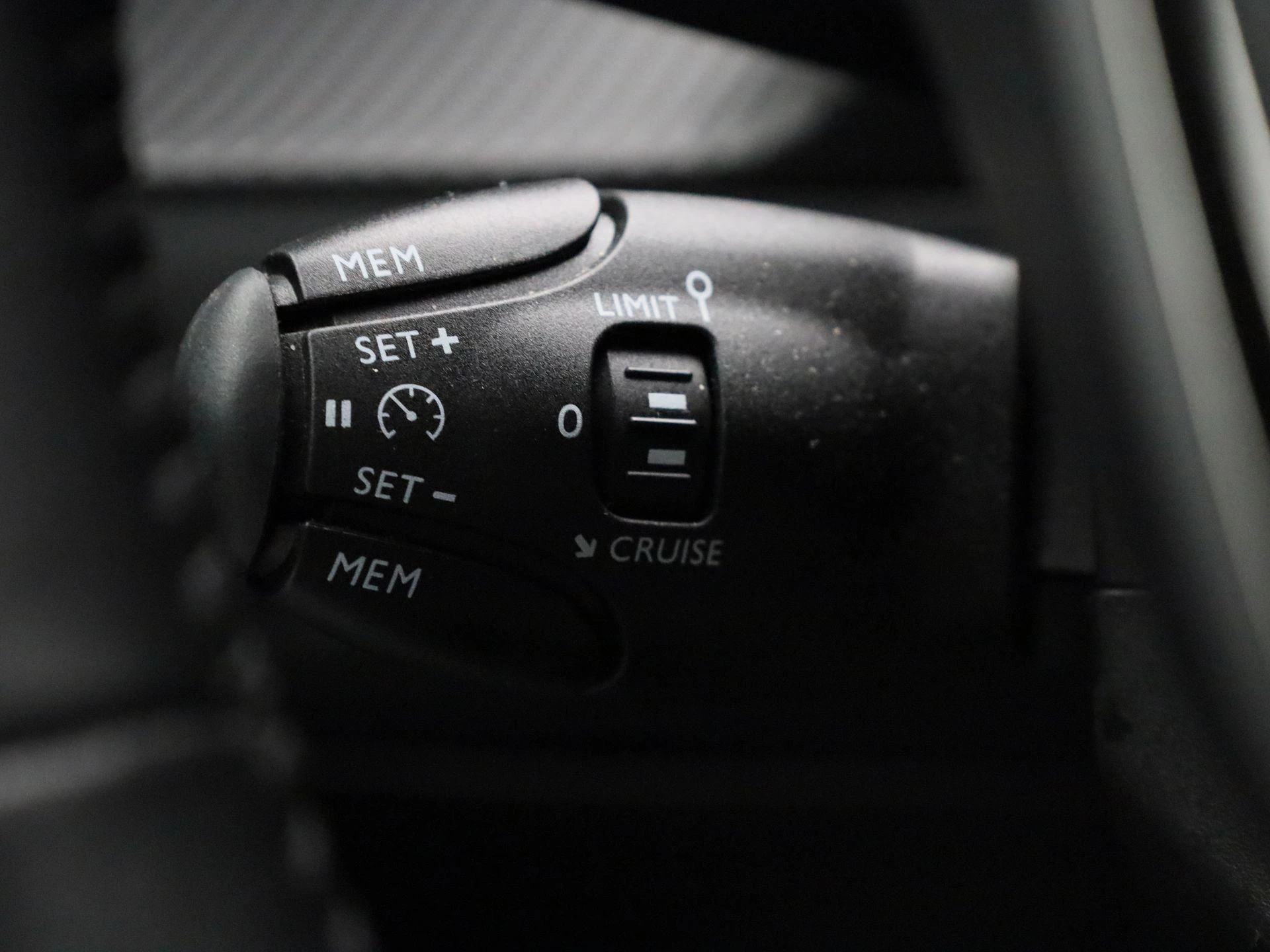 Peugeot-e-208-image-26