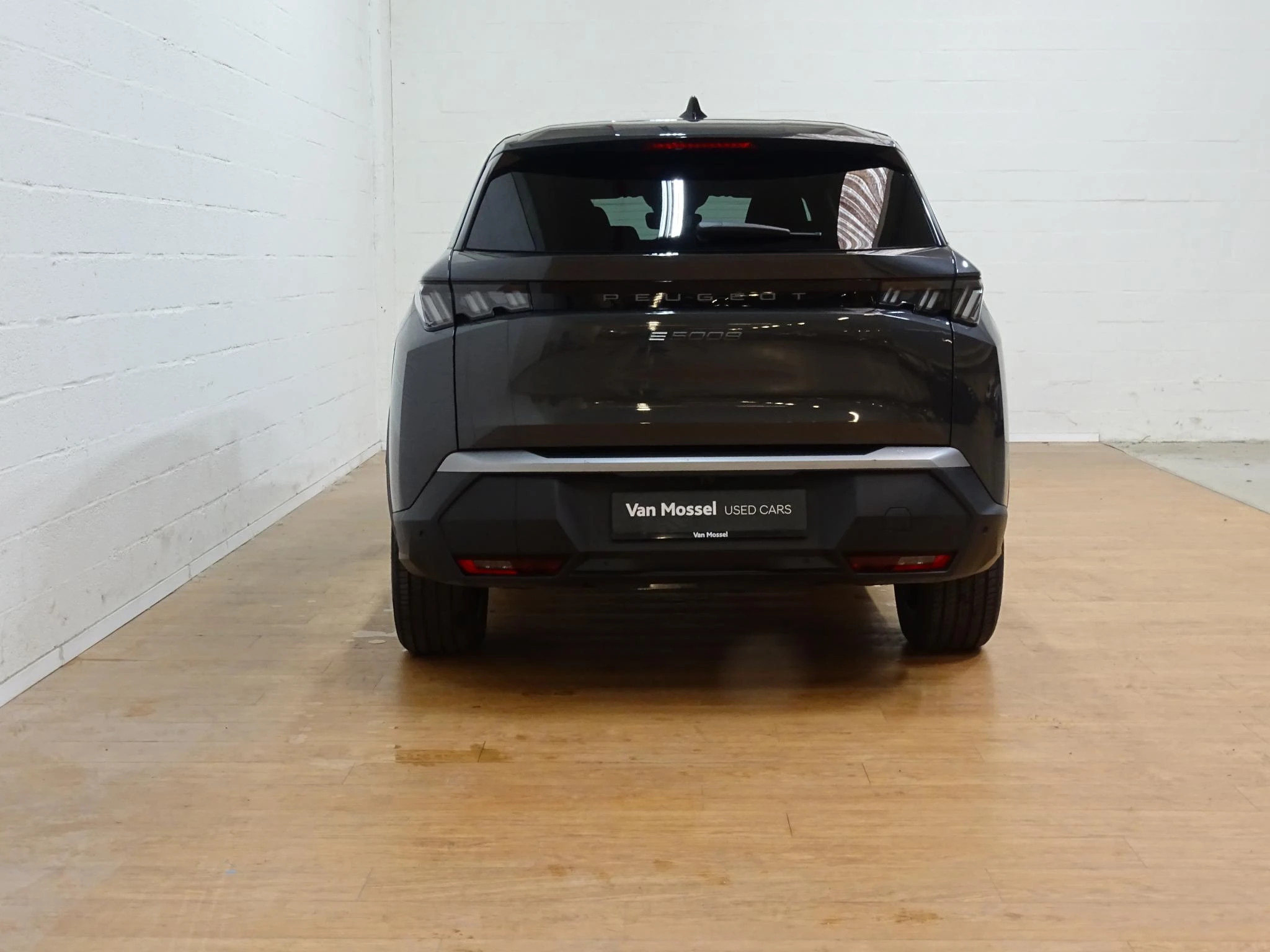 Peugeot-e-5008-image-8
