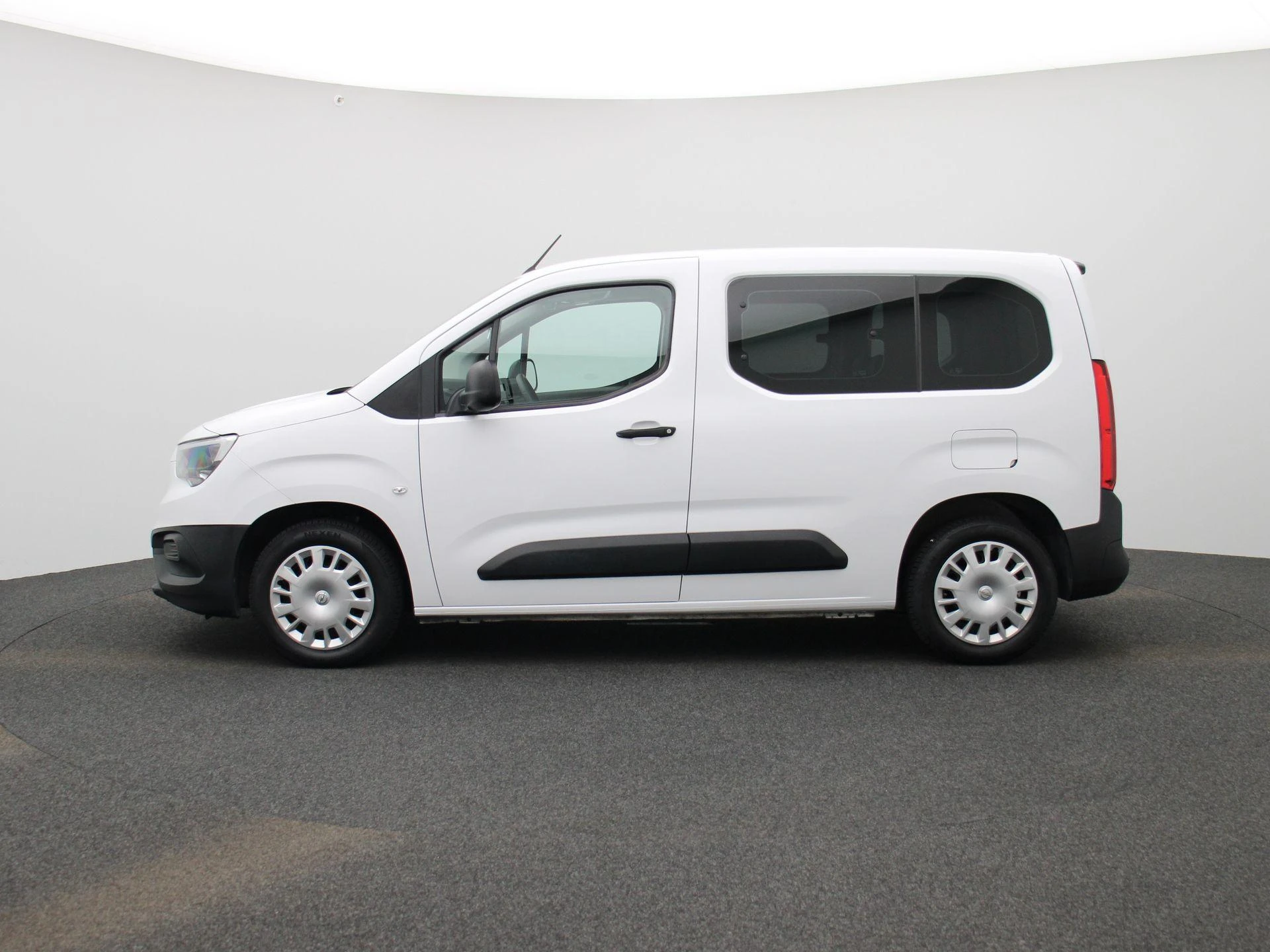 Opel-Combo Life-image-4
