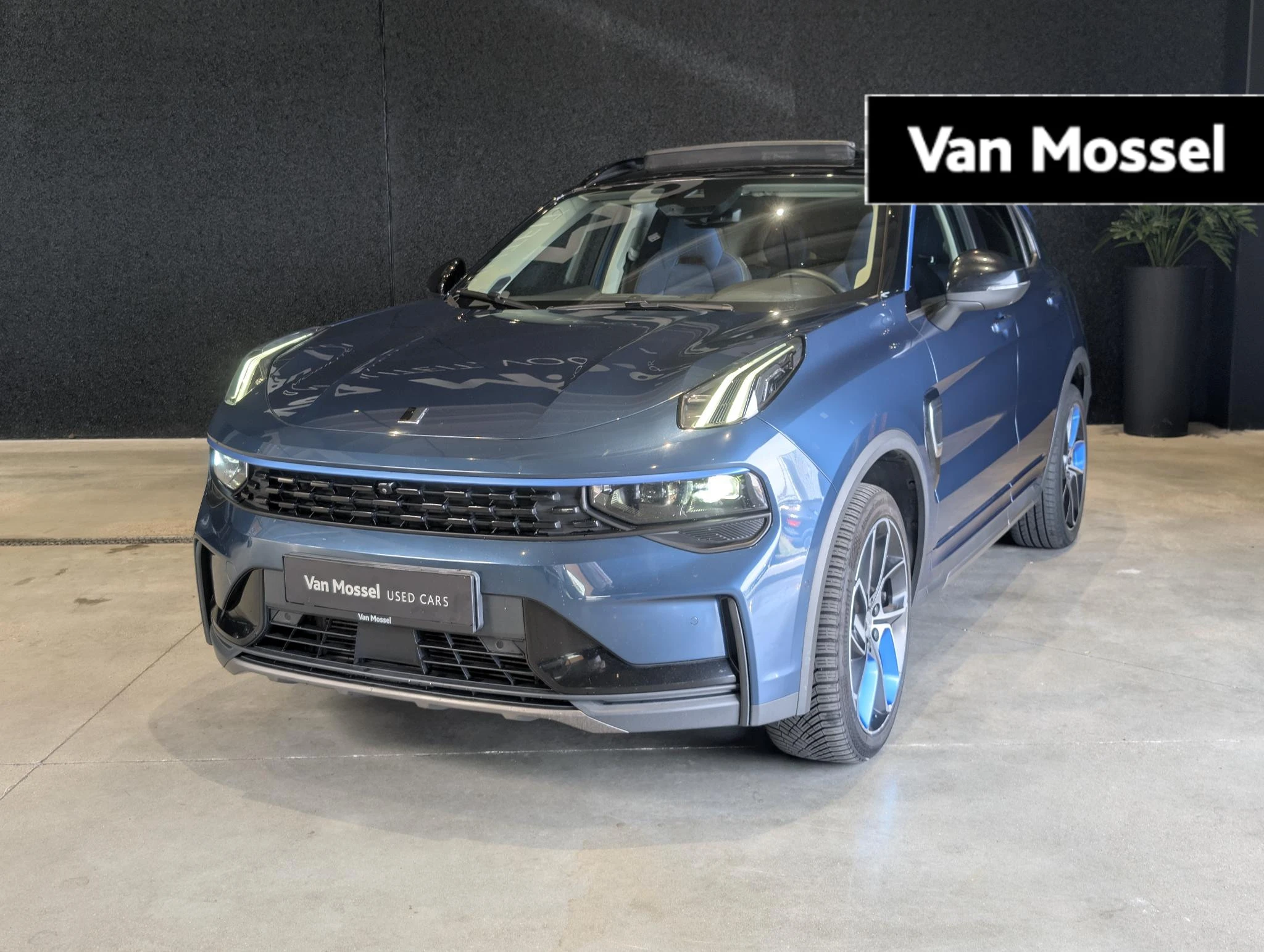 Lynk & Co-01-image-0
