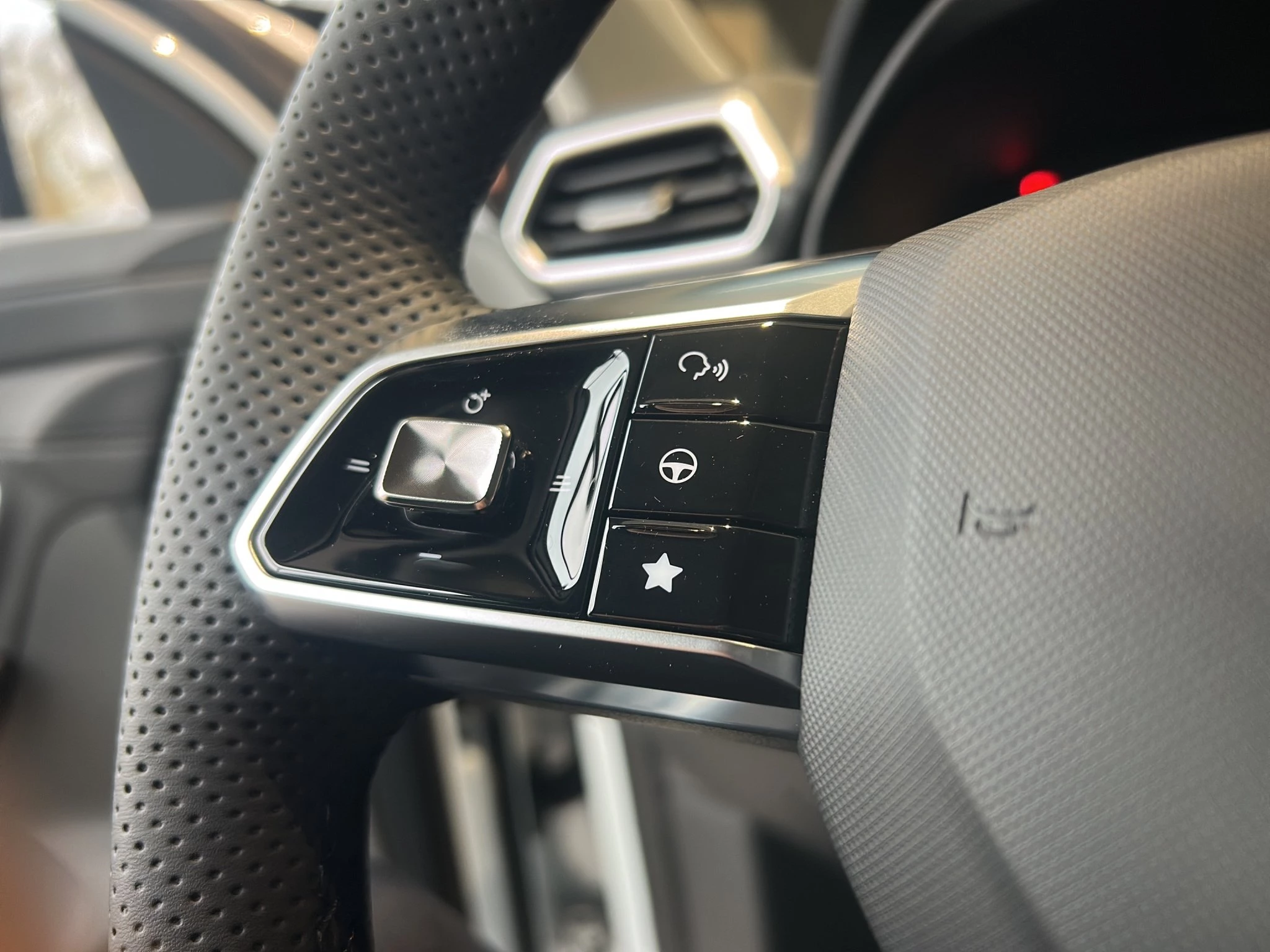 MG ZS Luxury 1.5 Hybrid+ Autom LED ACC GJR RFK SHZ