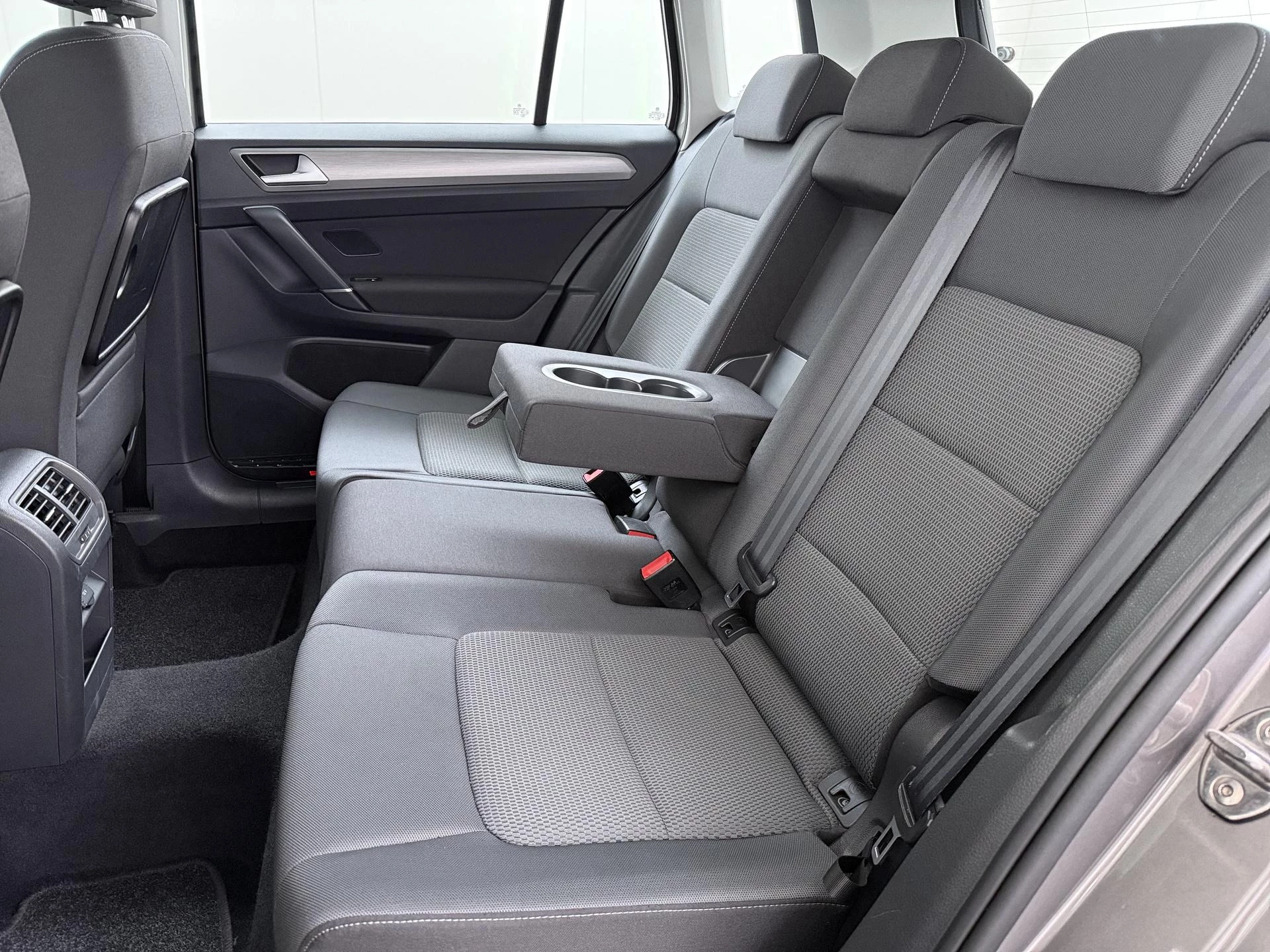 Volkswagen-Golf Sportsvan-image-29