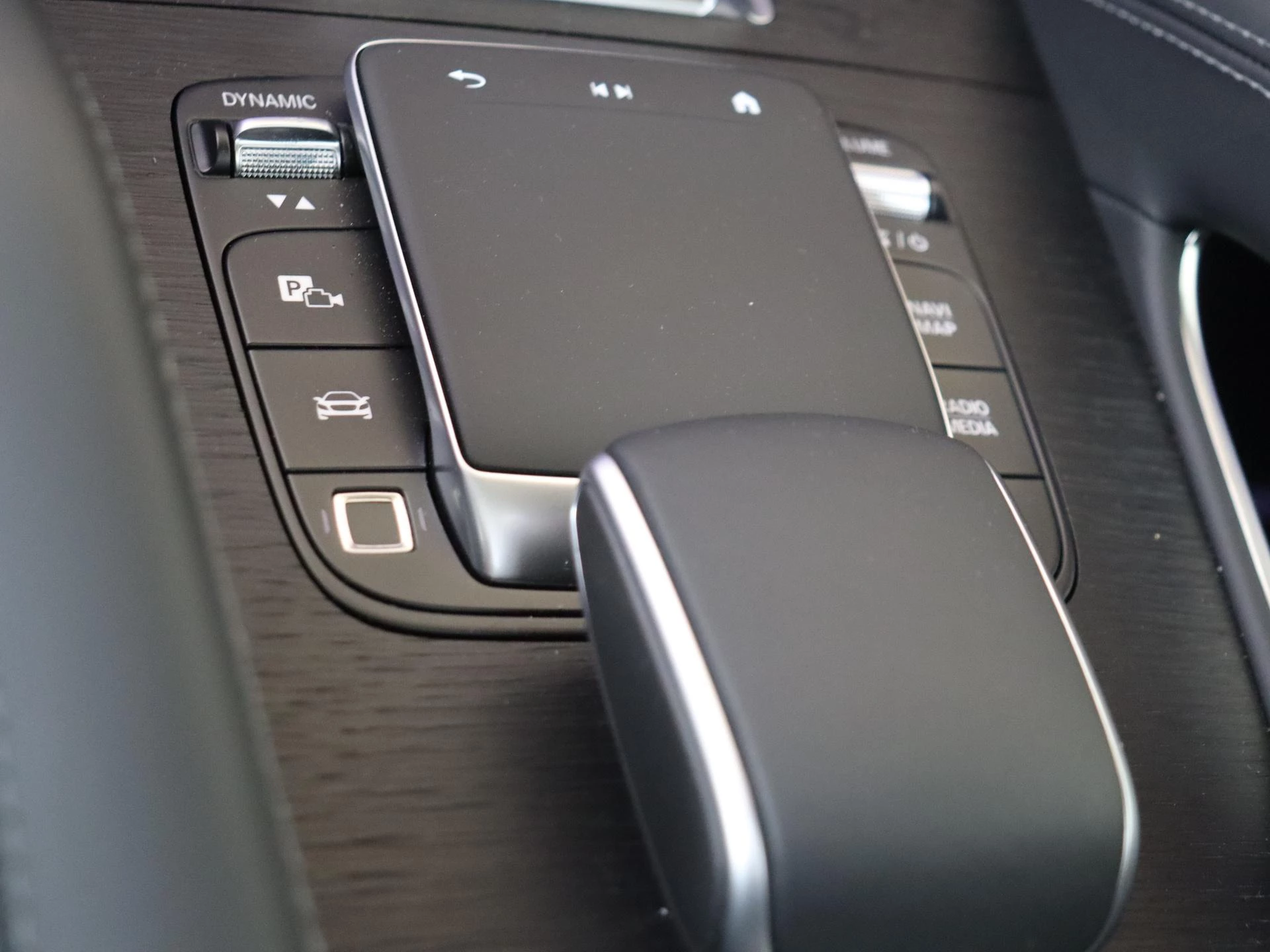 Mercedes-Benz-GLE-image-31