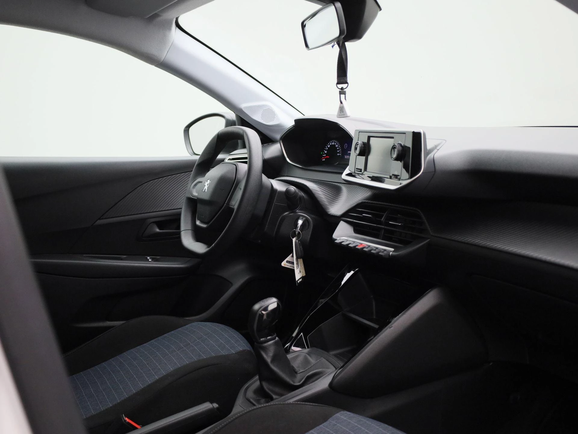 Peugeot-208-image-24