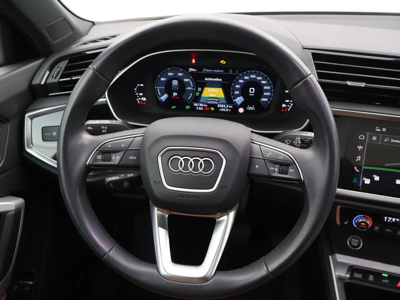 Audi Q3 Sportback PHEV Audi Q3 Sportback S line 45 TFSI e S tronic*245PK*PANO*LEDER*VIRTUAL COCKPIT*ACC*PDC*NAVI*APP-CONNECT